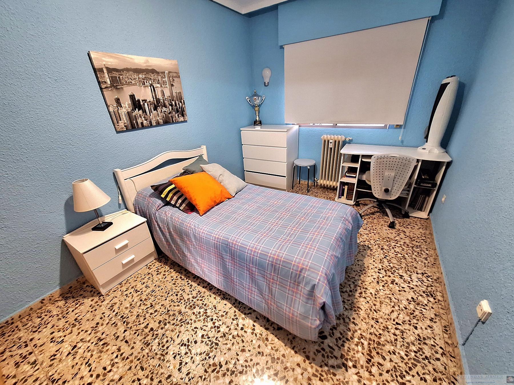 For sale of flat in Albacete