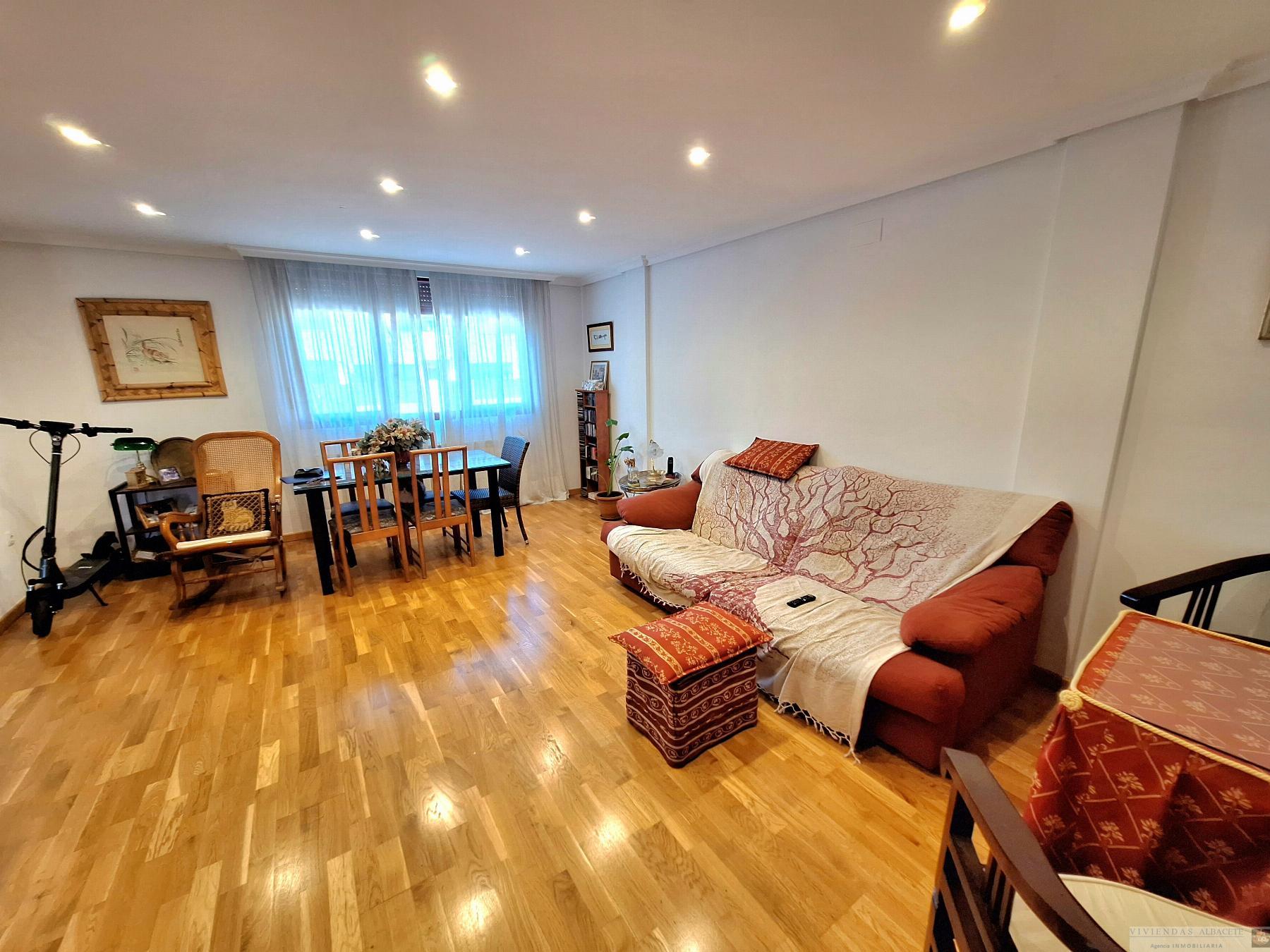 For sale of chalet in Albacete