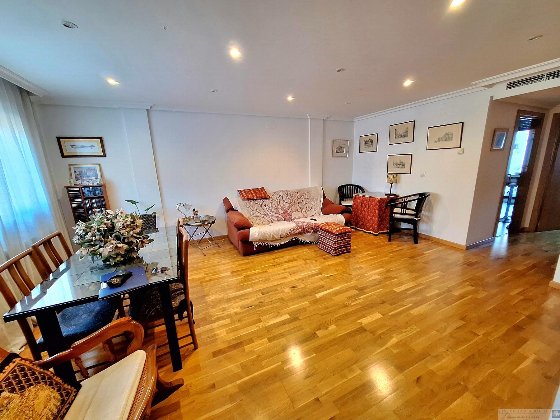 For sale of chalet in Albacete