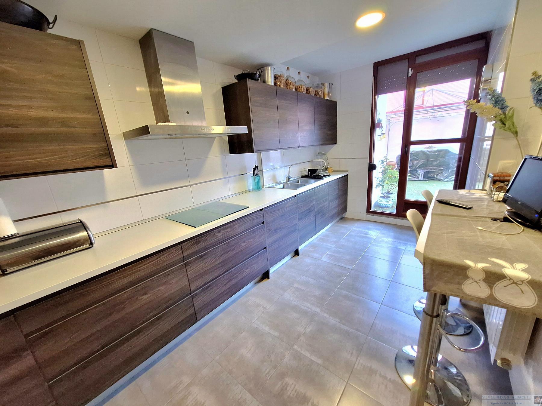For sale of chalet in Albacete