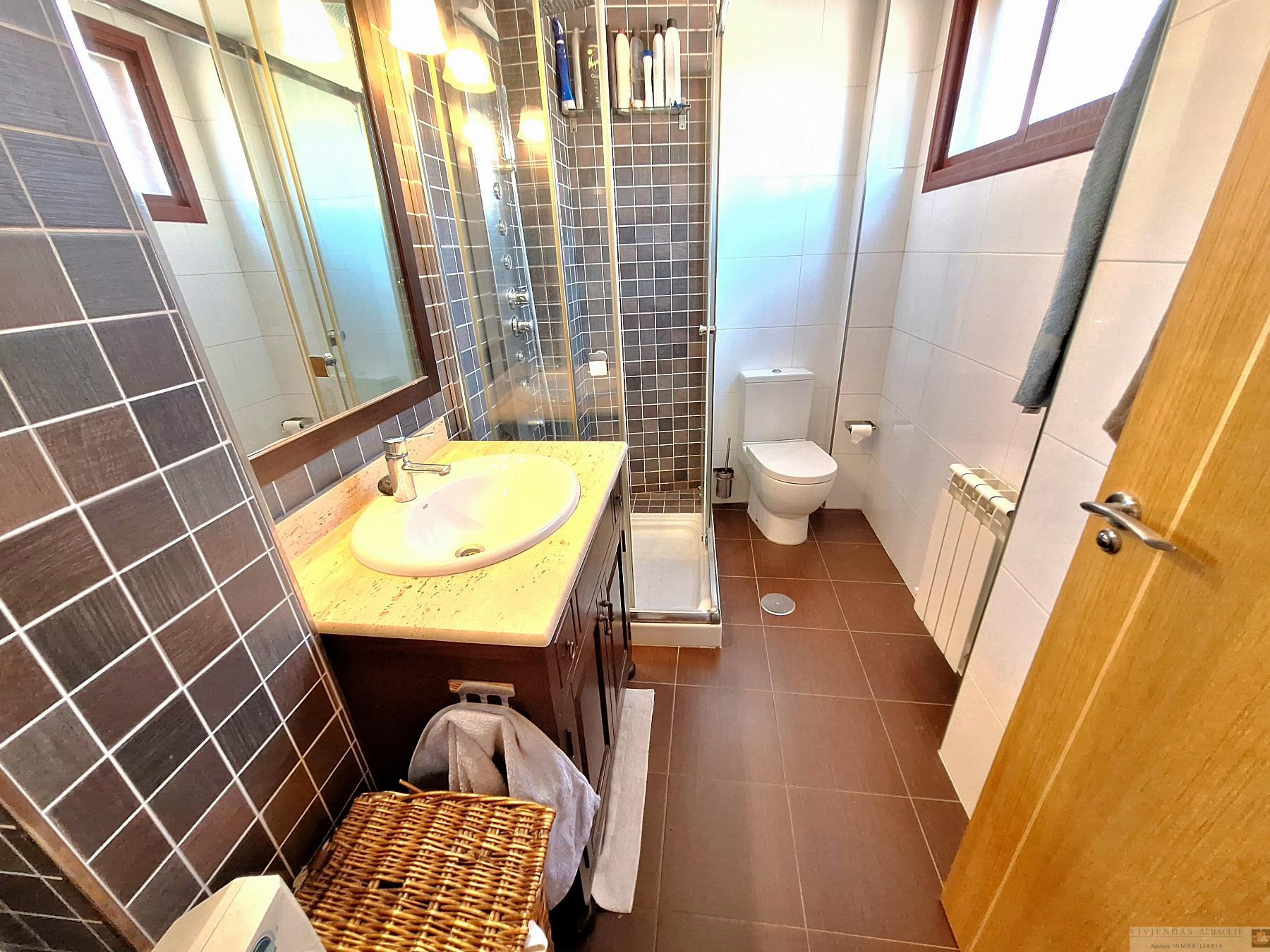 For sale of chalet in Albacete