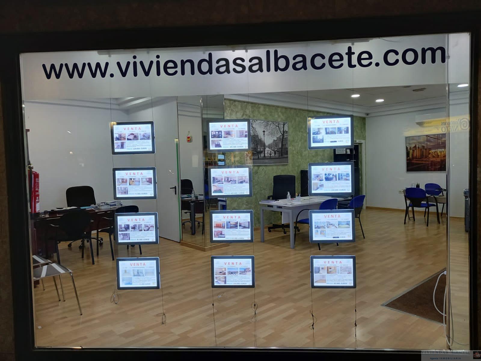 For sale of commercial in Albacete