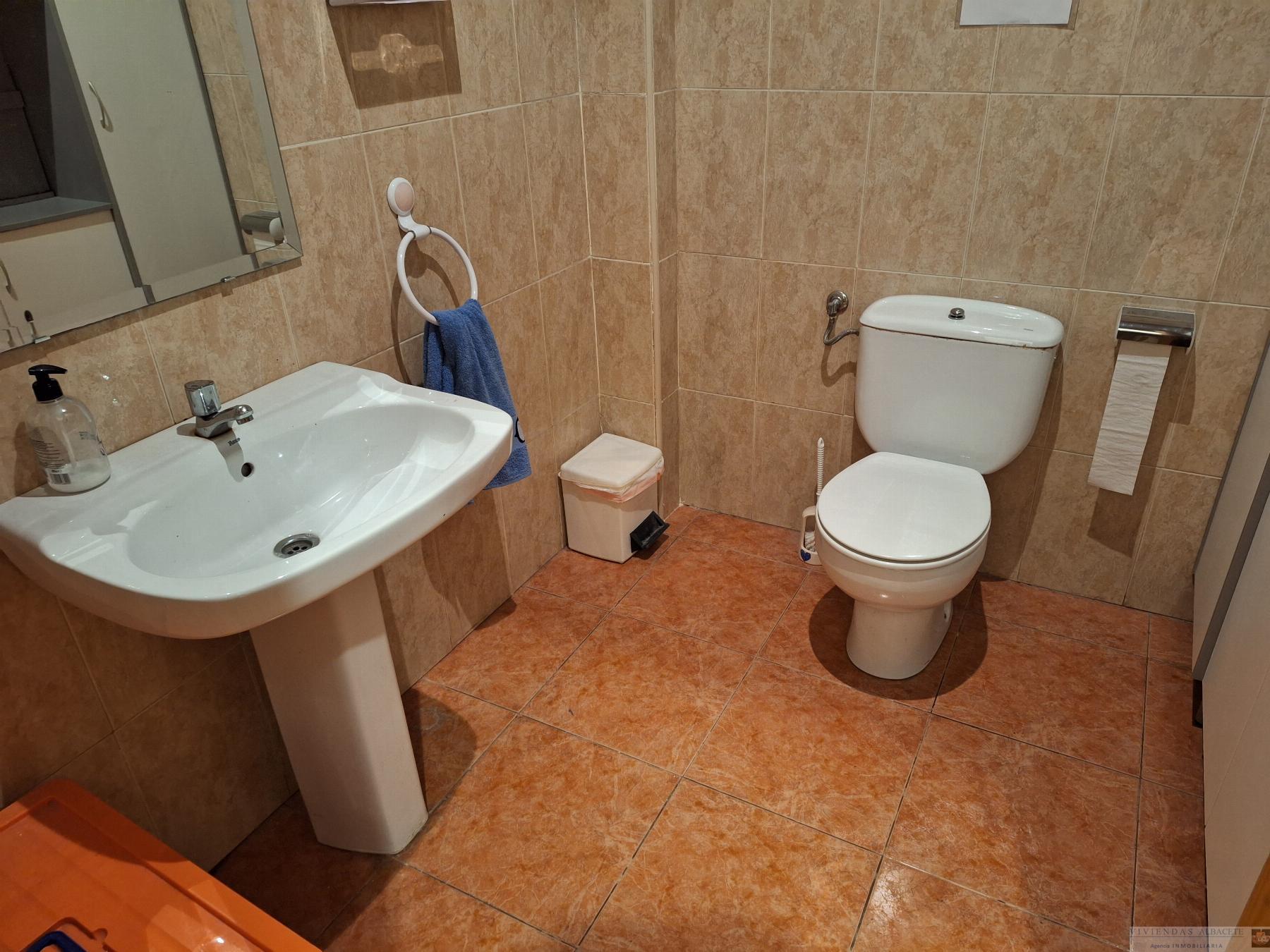 For sale of commercial in Albacete