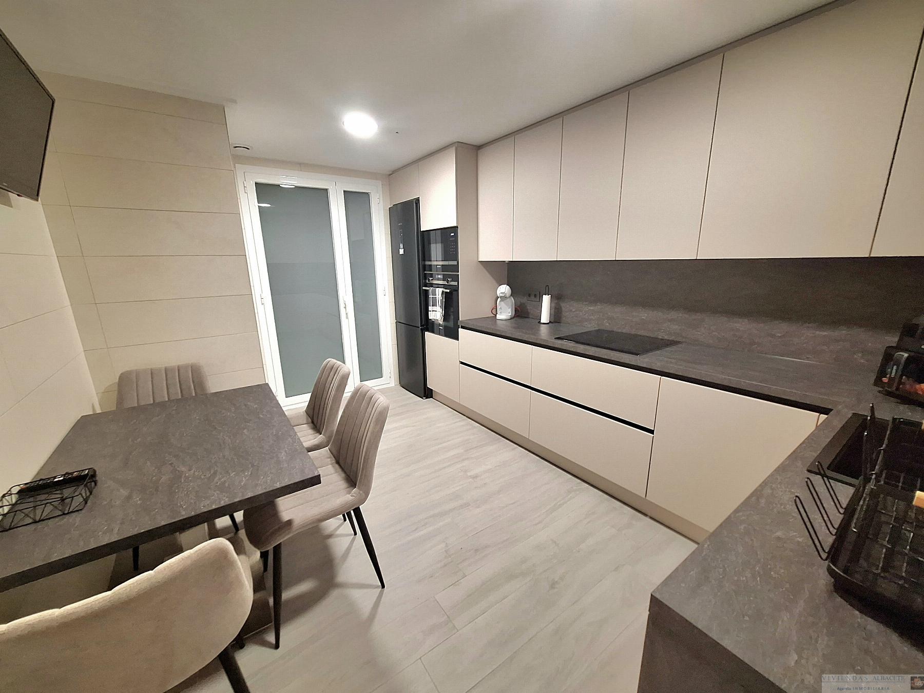 For sale of flat in Albacete