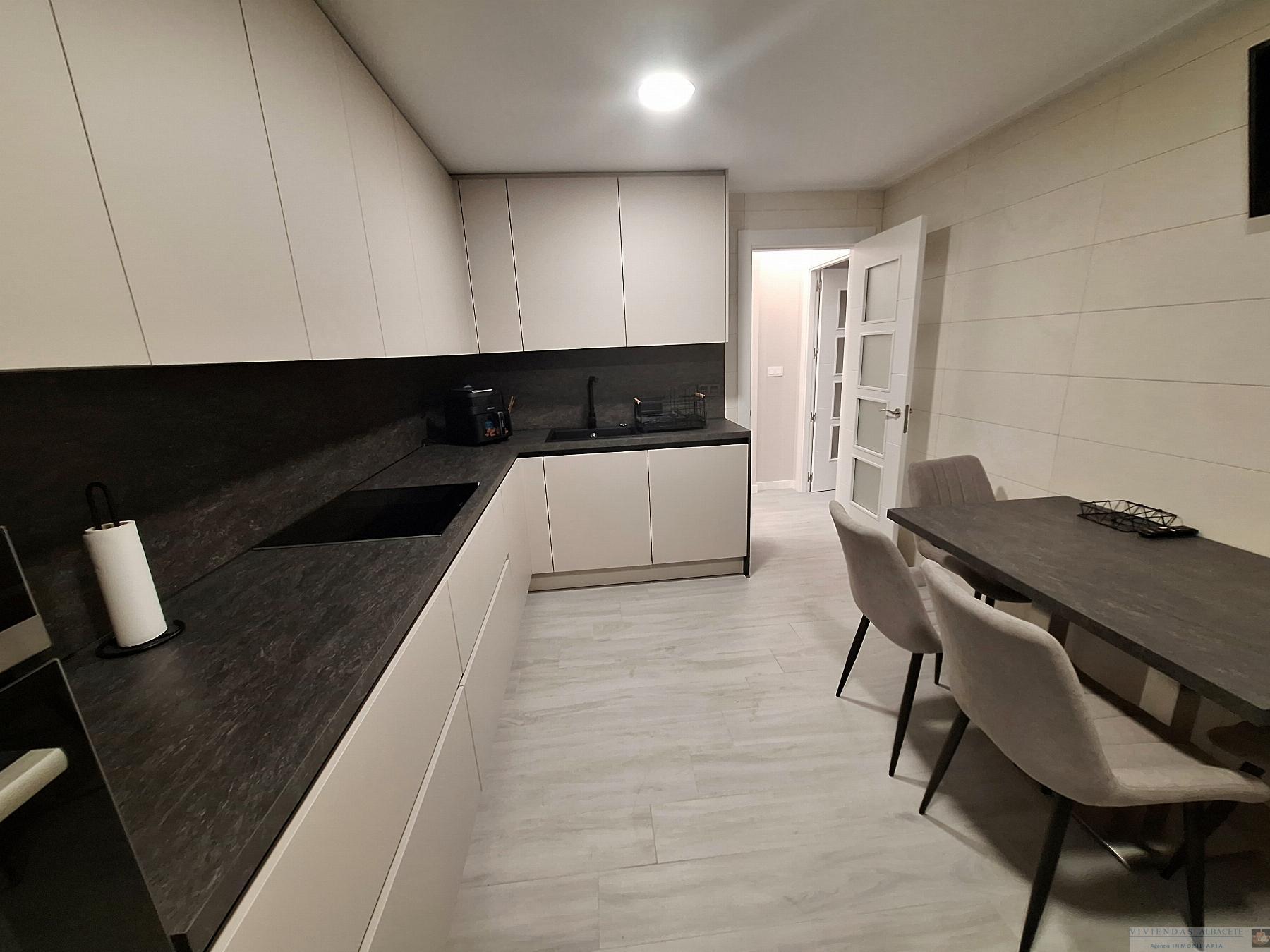 For sale of flat in Albacete