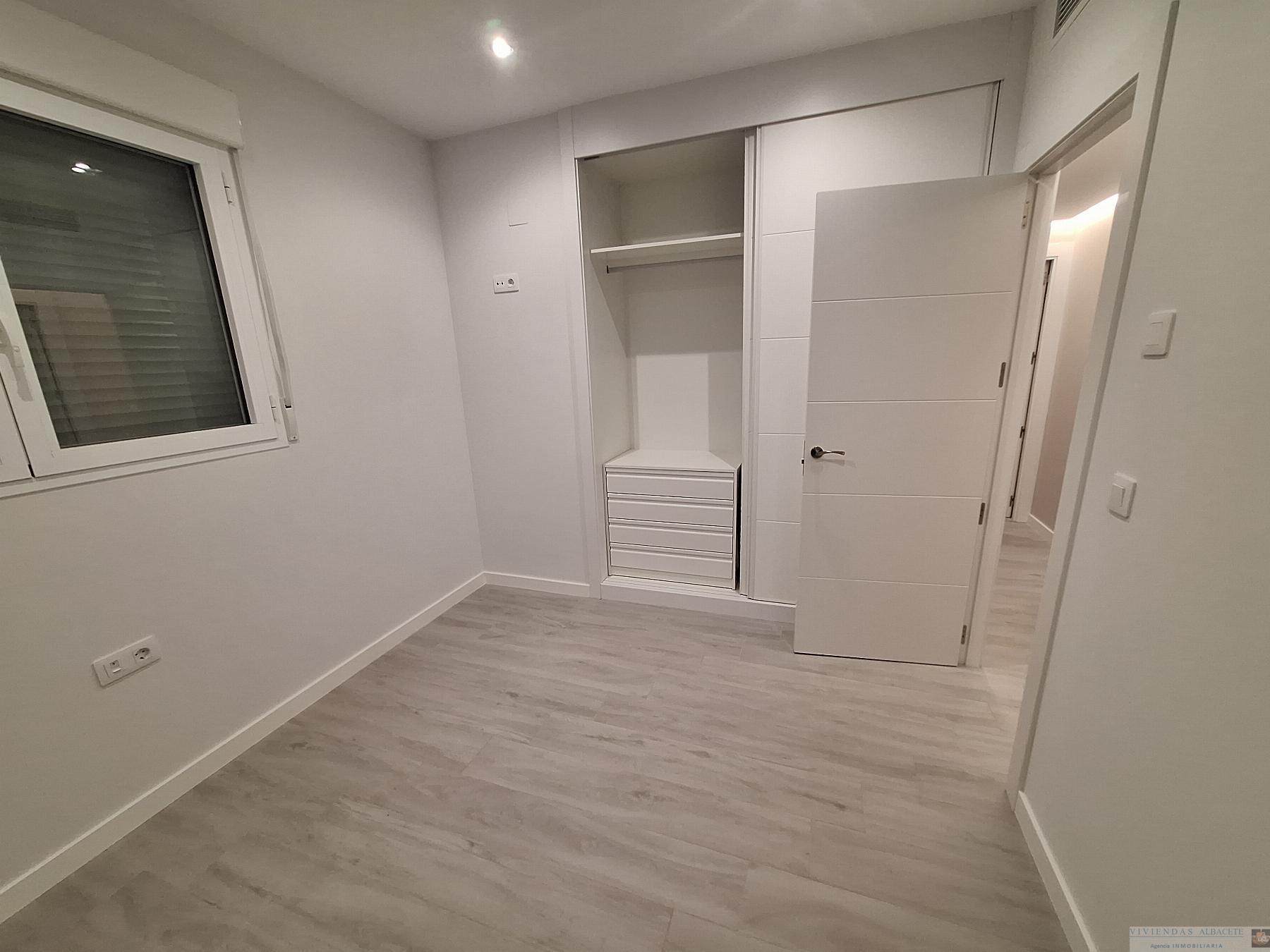 For sale of flat in Albacete