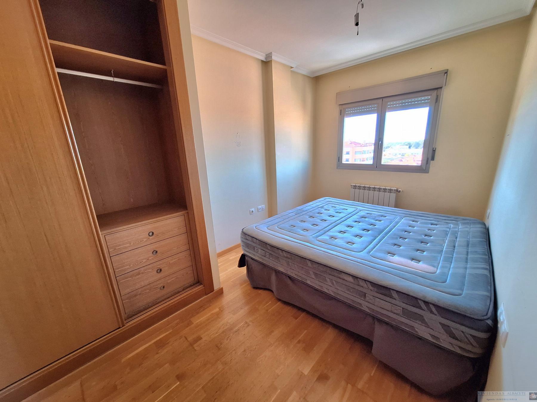 For sale of flat in Albacete