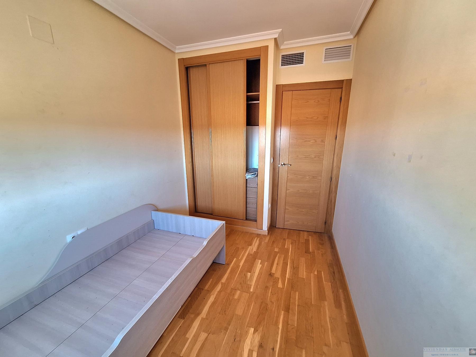 For sale of flat in Albacete