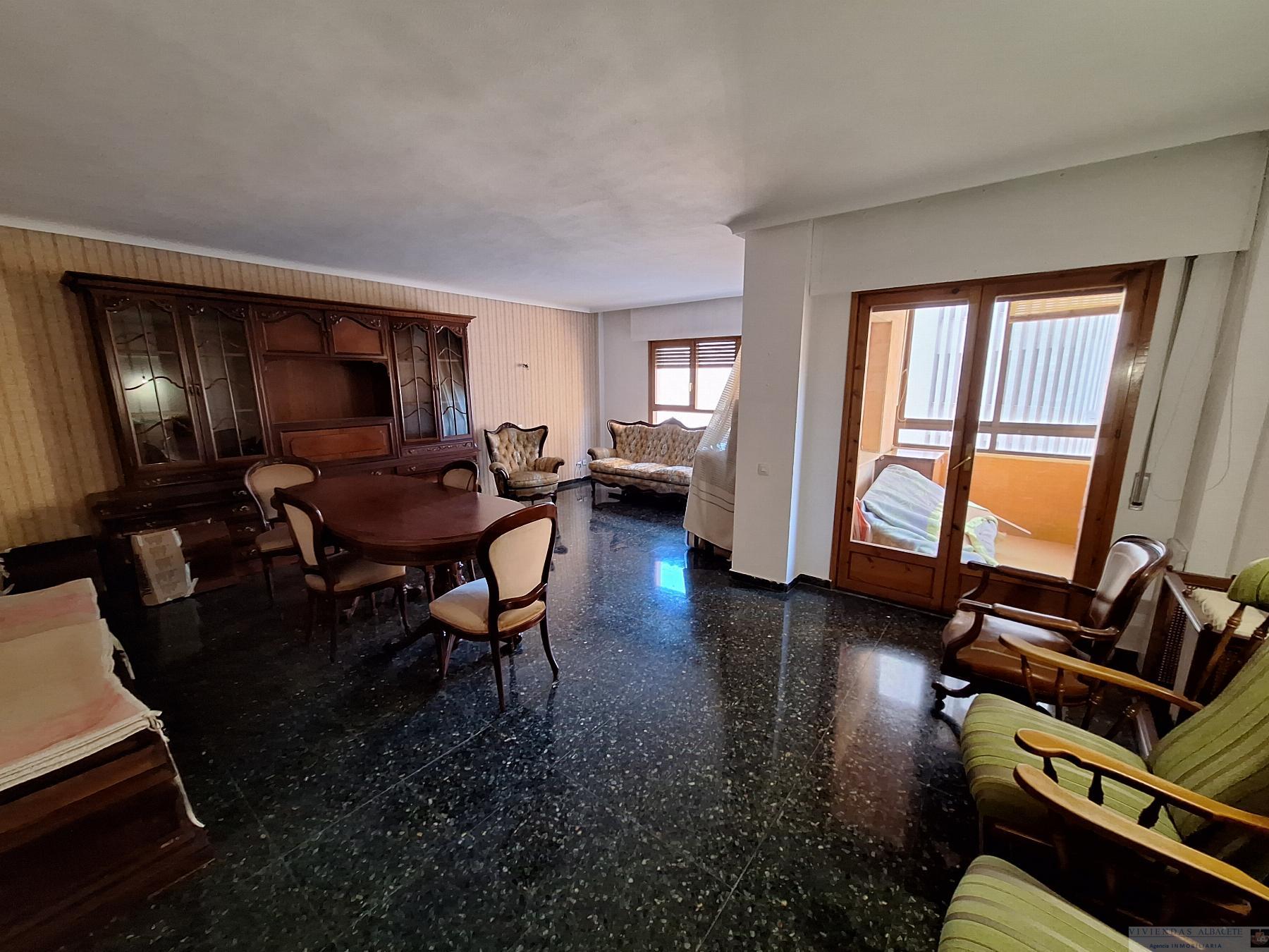 For sale of flat in Albacete