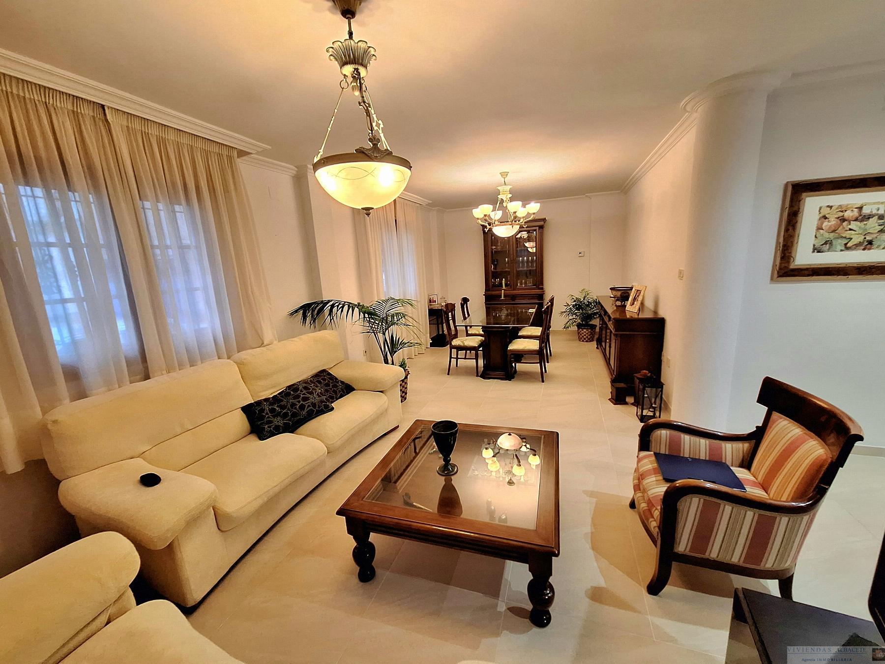 For sale of chalet in Albacete