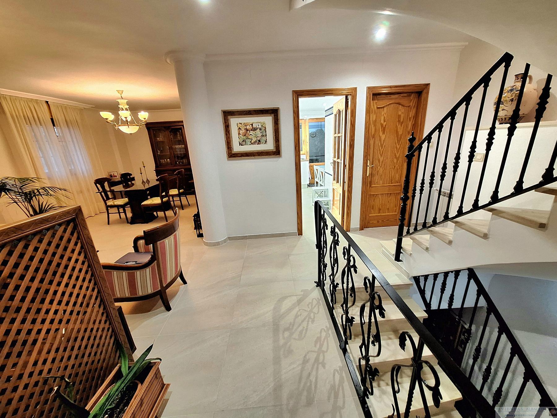 For sale of chalet in Albacete