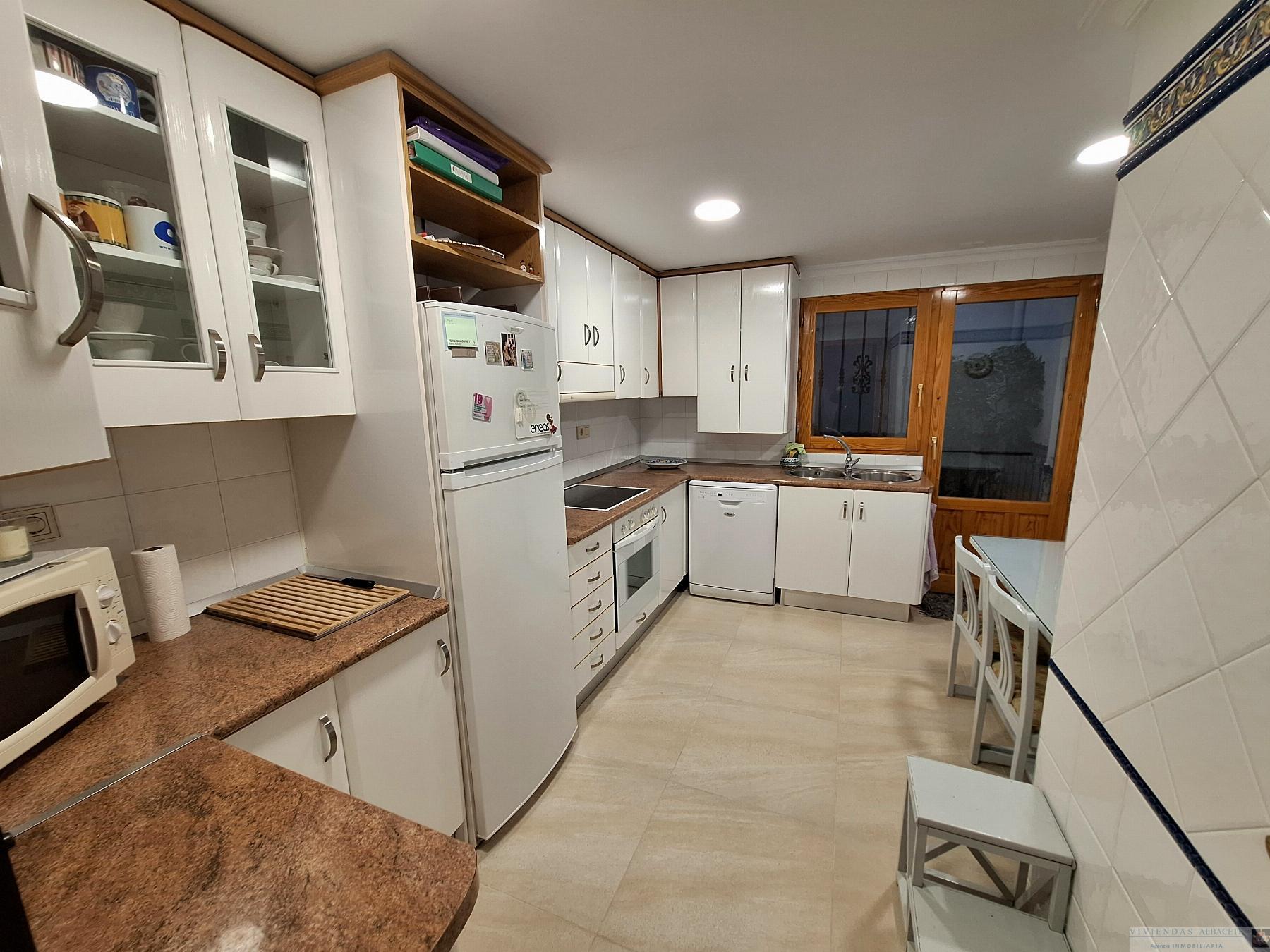 For sale of chalet in Albacete