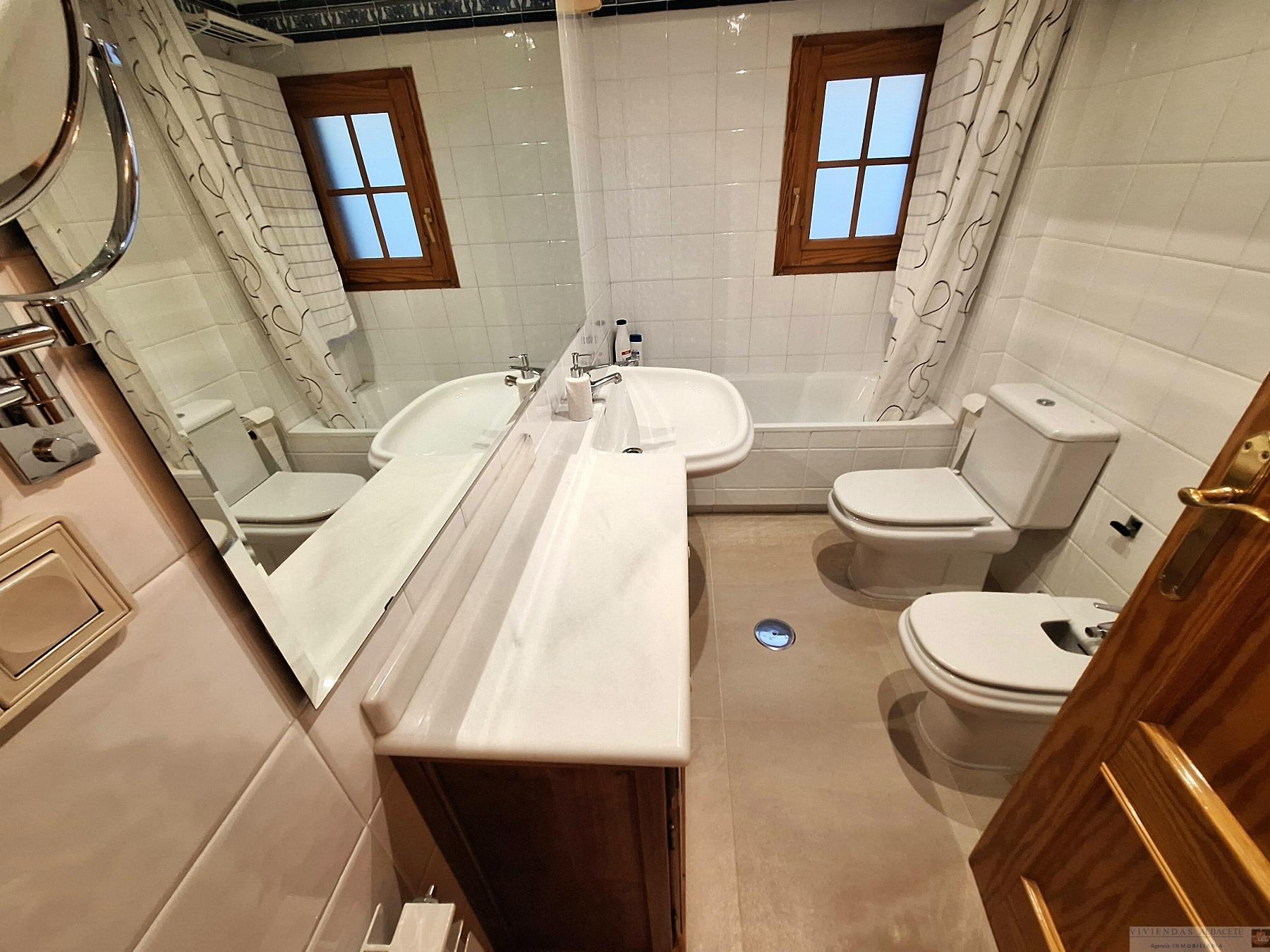 For sale of chalet in Albacete