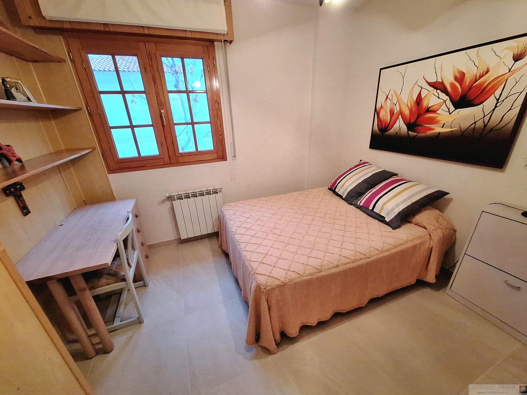 For sale of chalet in Albacete