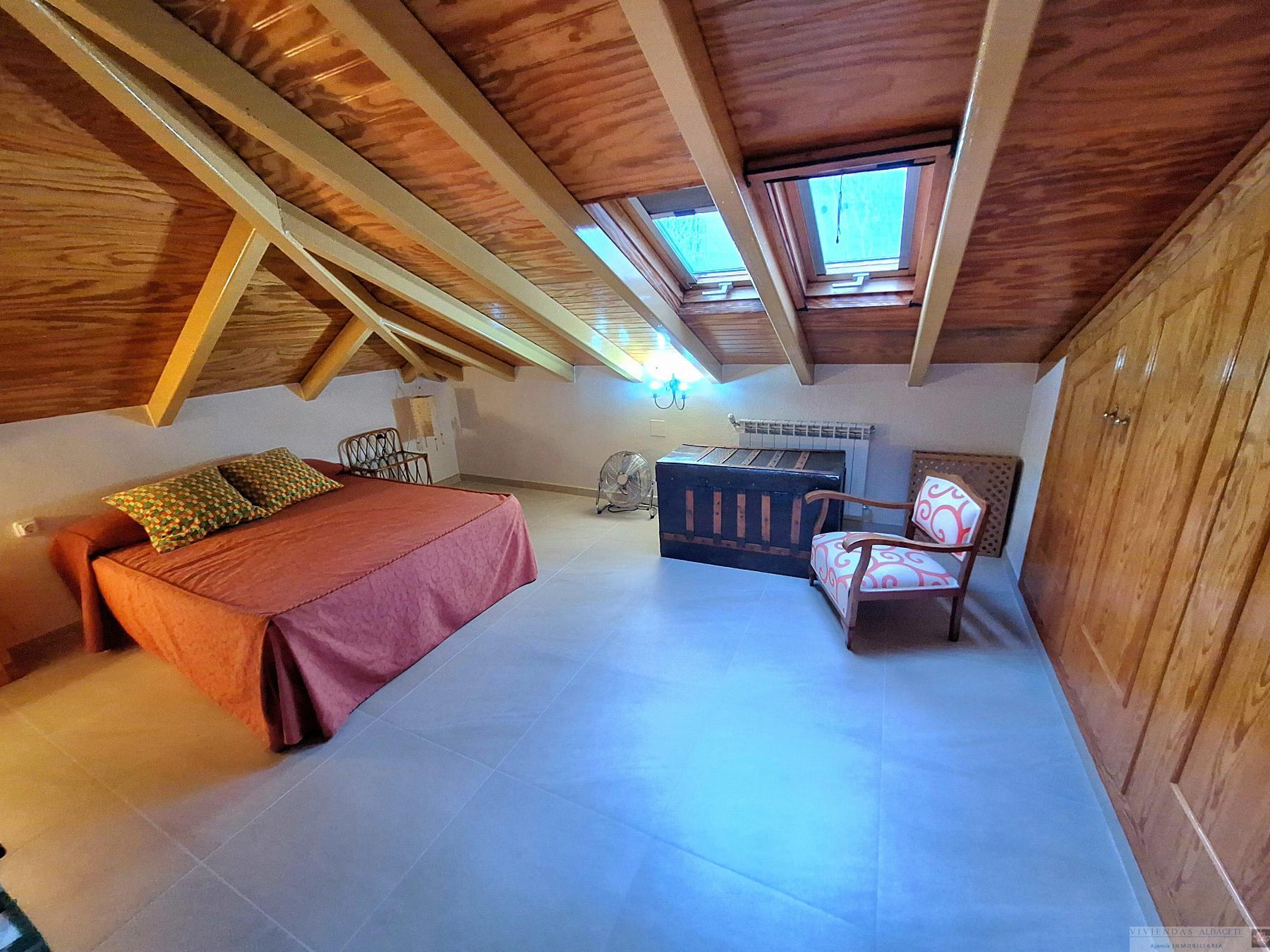 For sale of chalet in Albacete