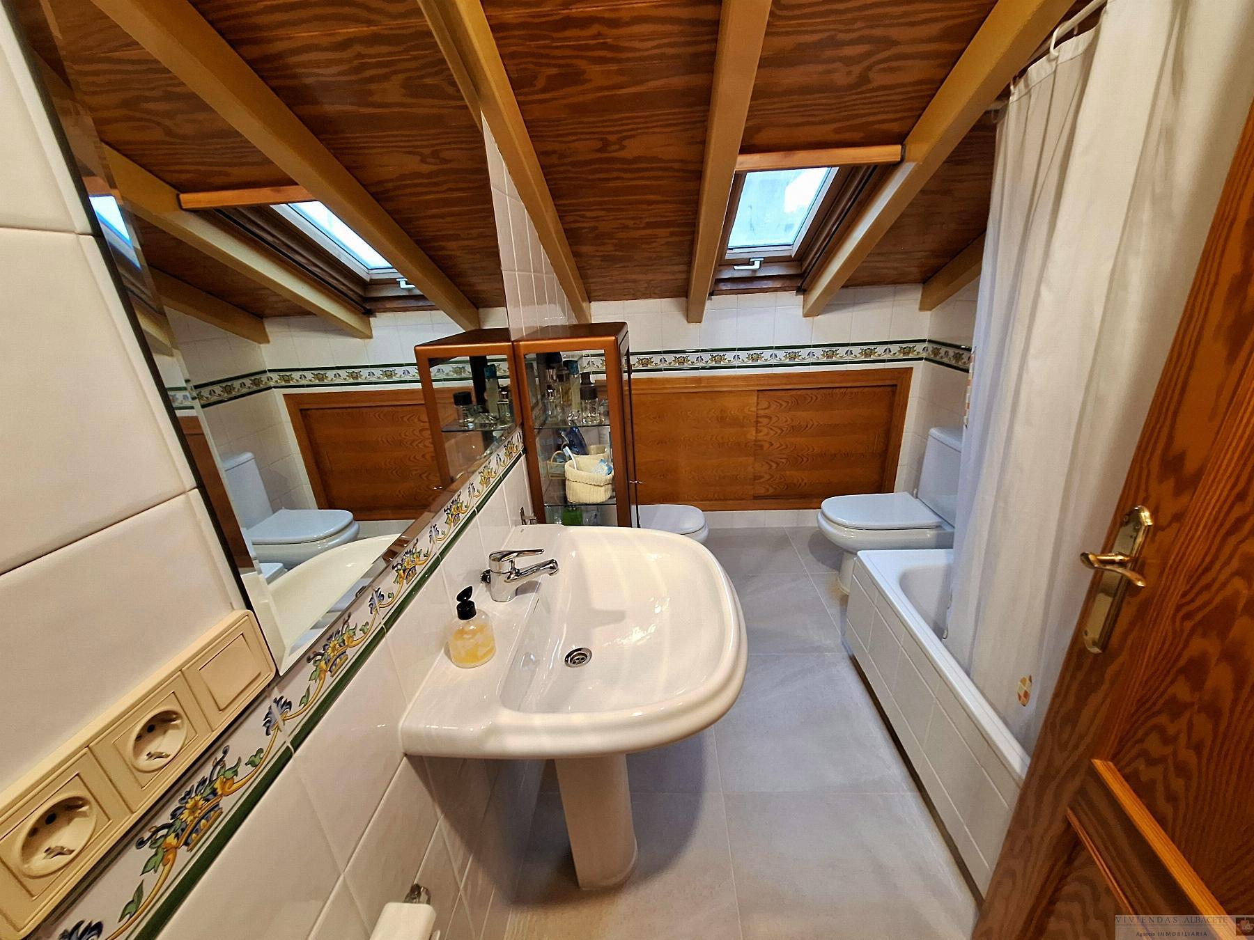 For sale of chalet in Albacete