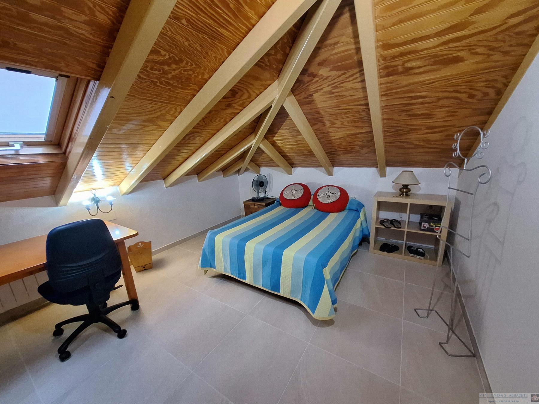 For sale of chalet in Albacete