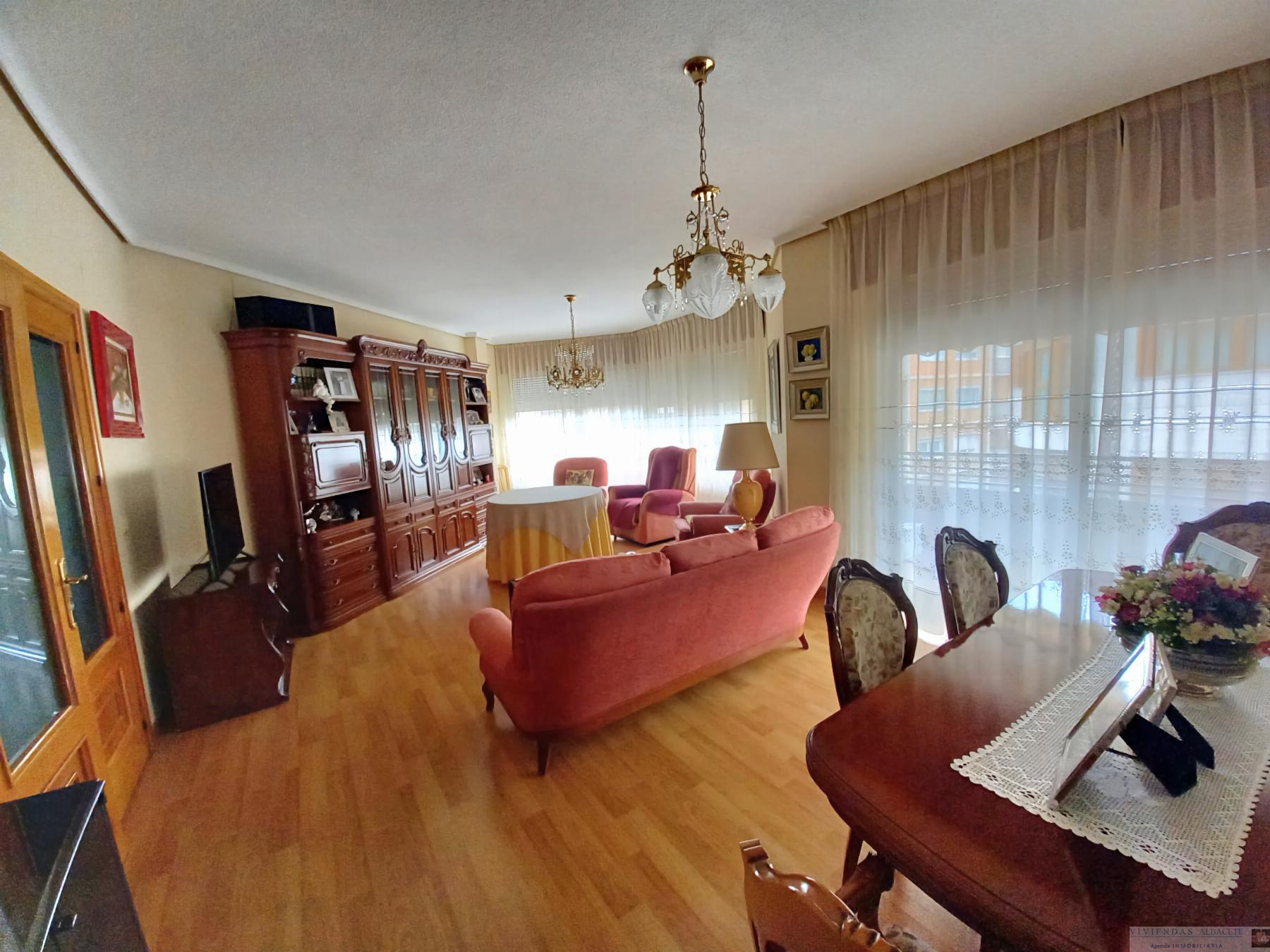 For sale of flat in Albacete