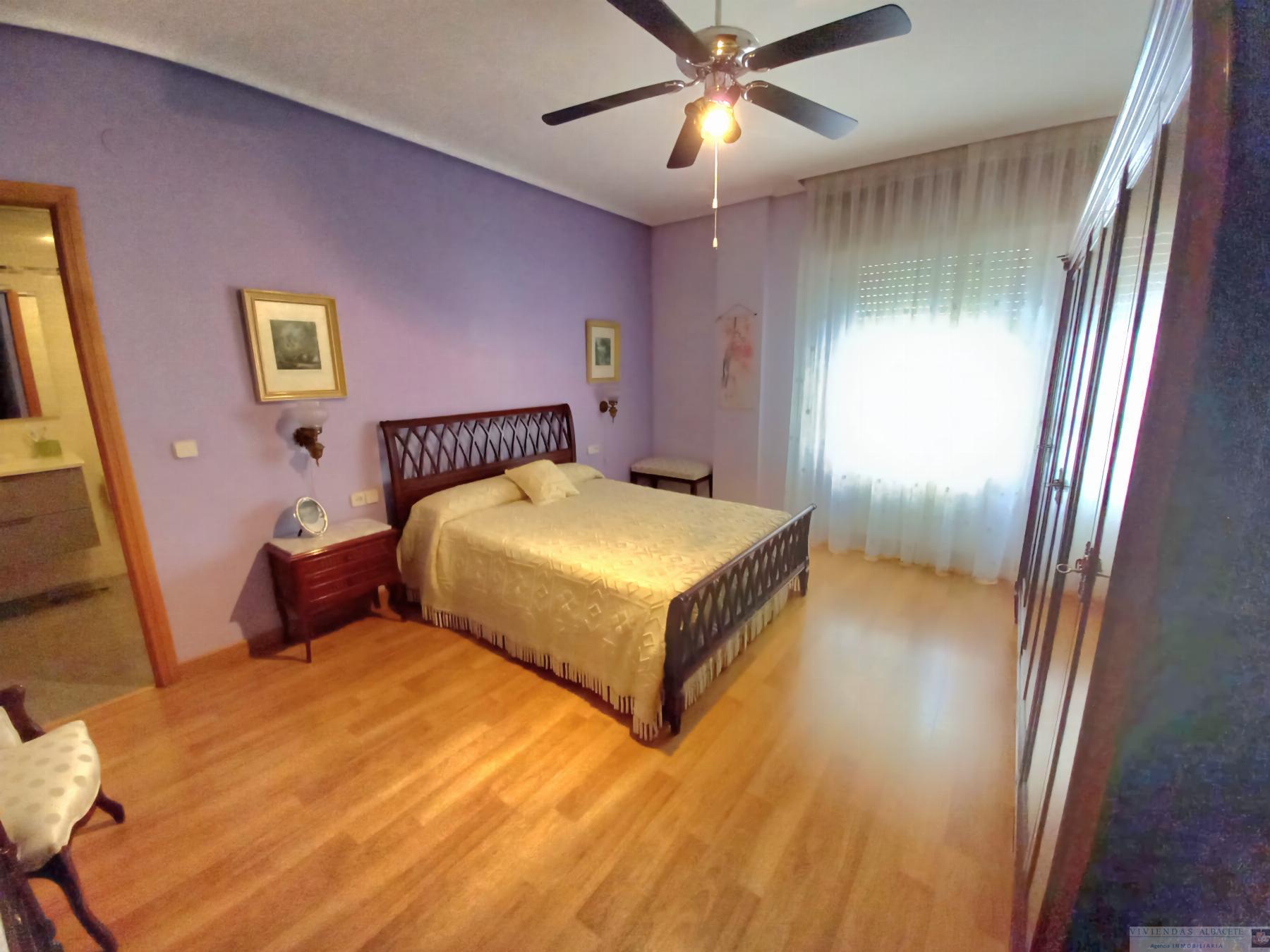 For sale of flat in Albacete