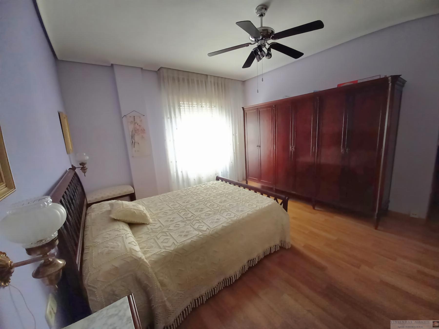 For sale of flat in Albacete