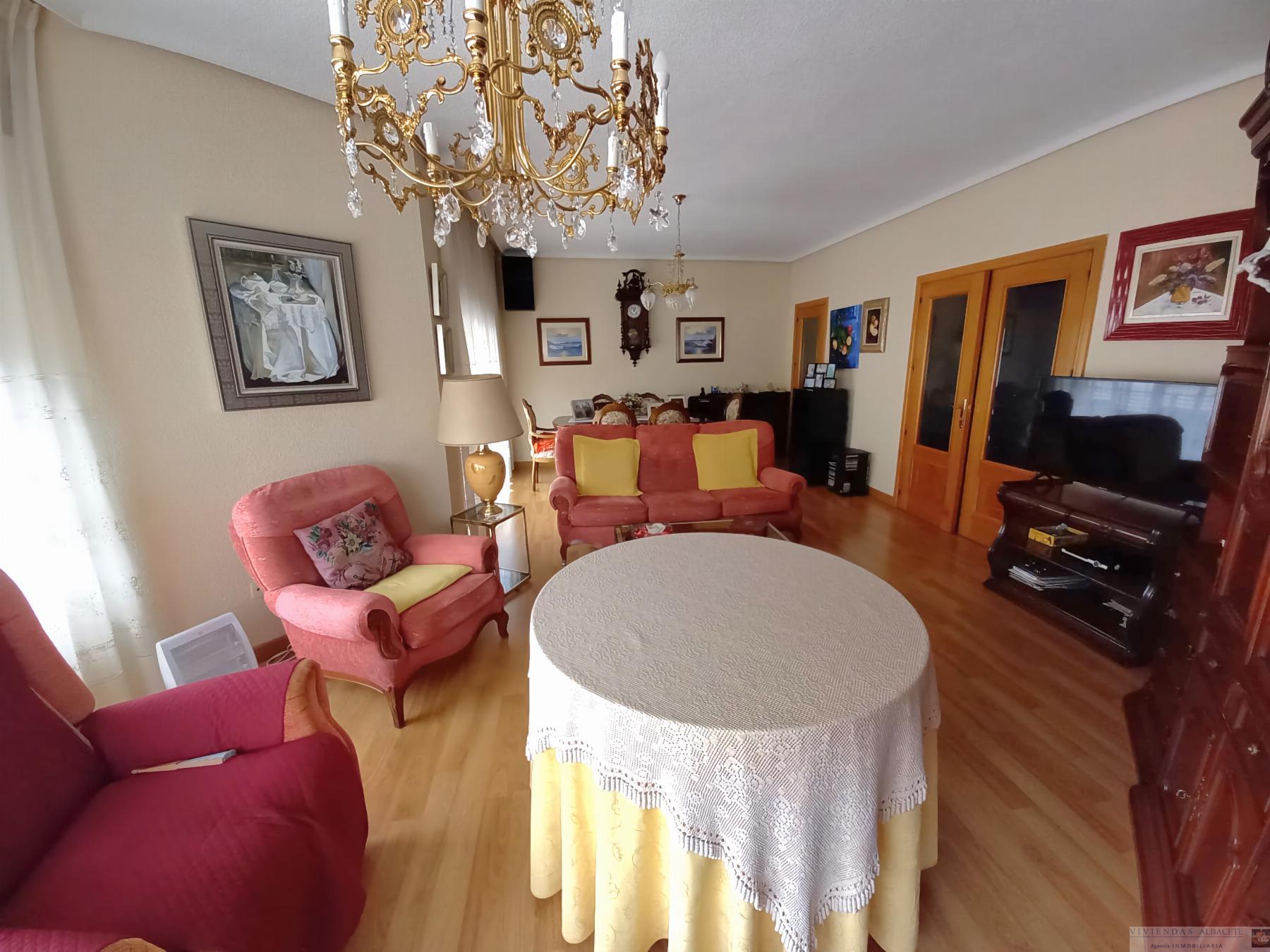 For sale of flat in Albacete