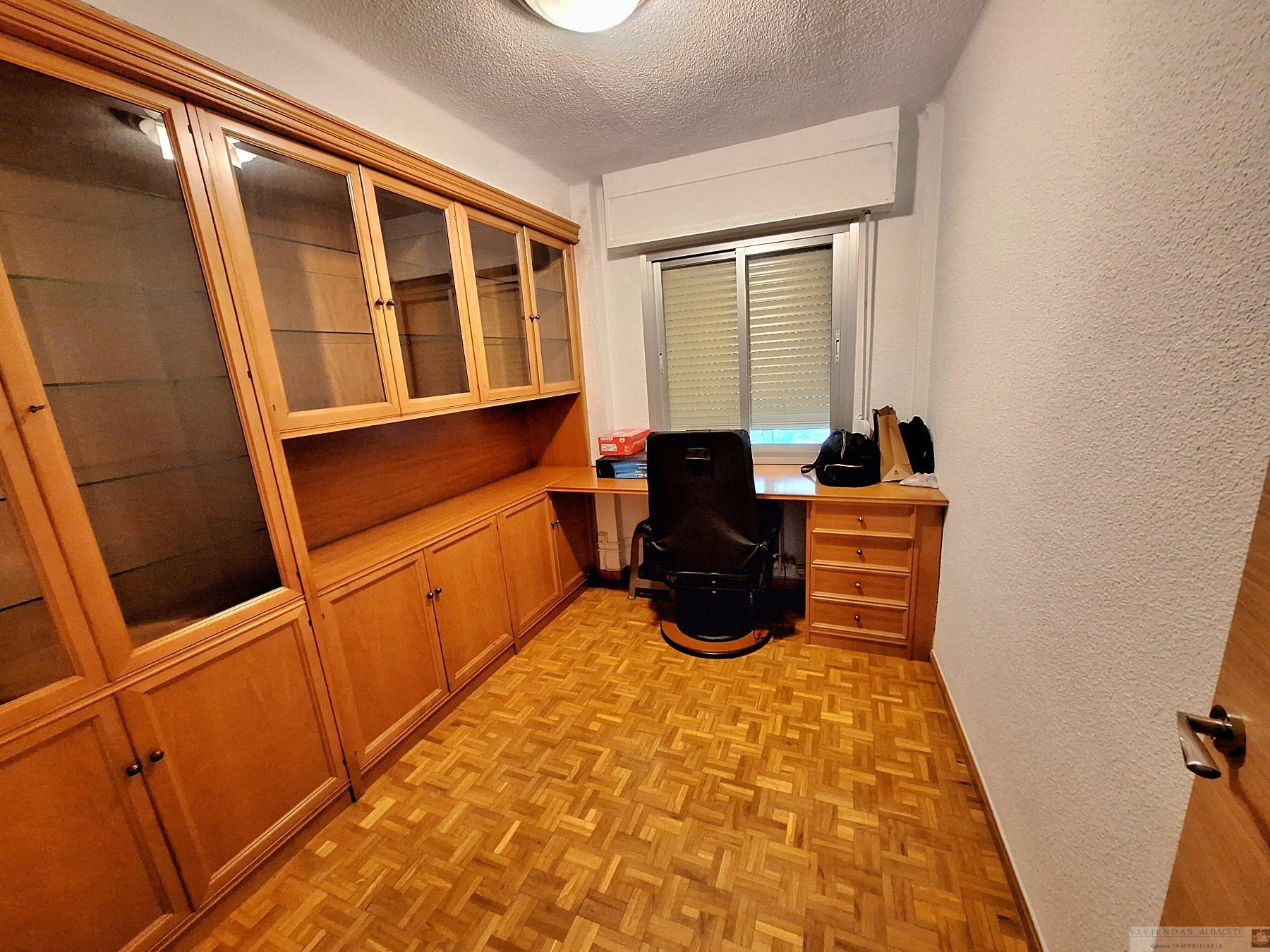 For sale of flat in Albacete