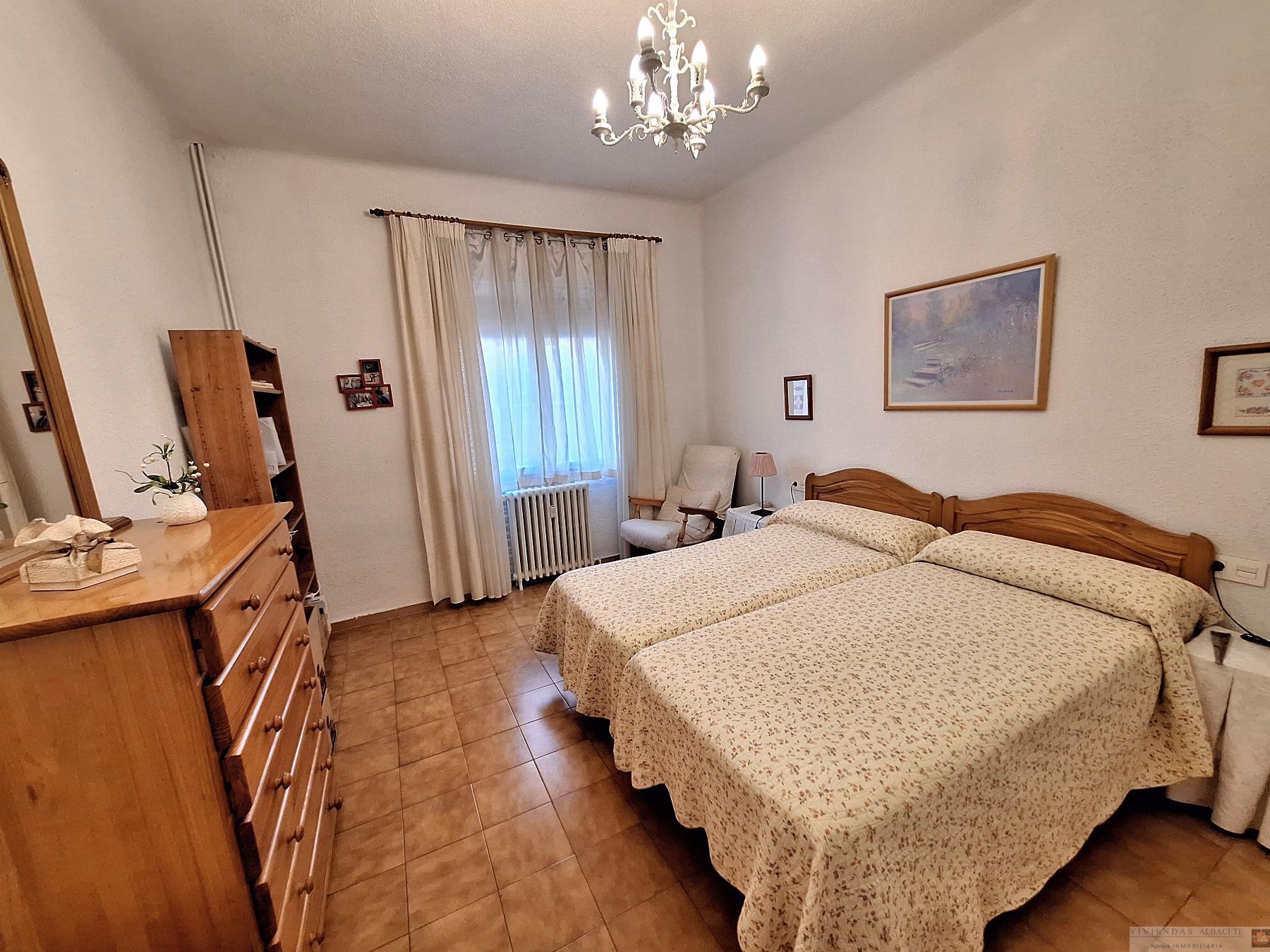 For sale of flat in Albacete