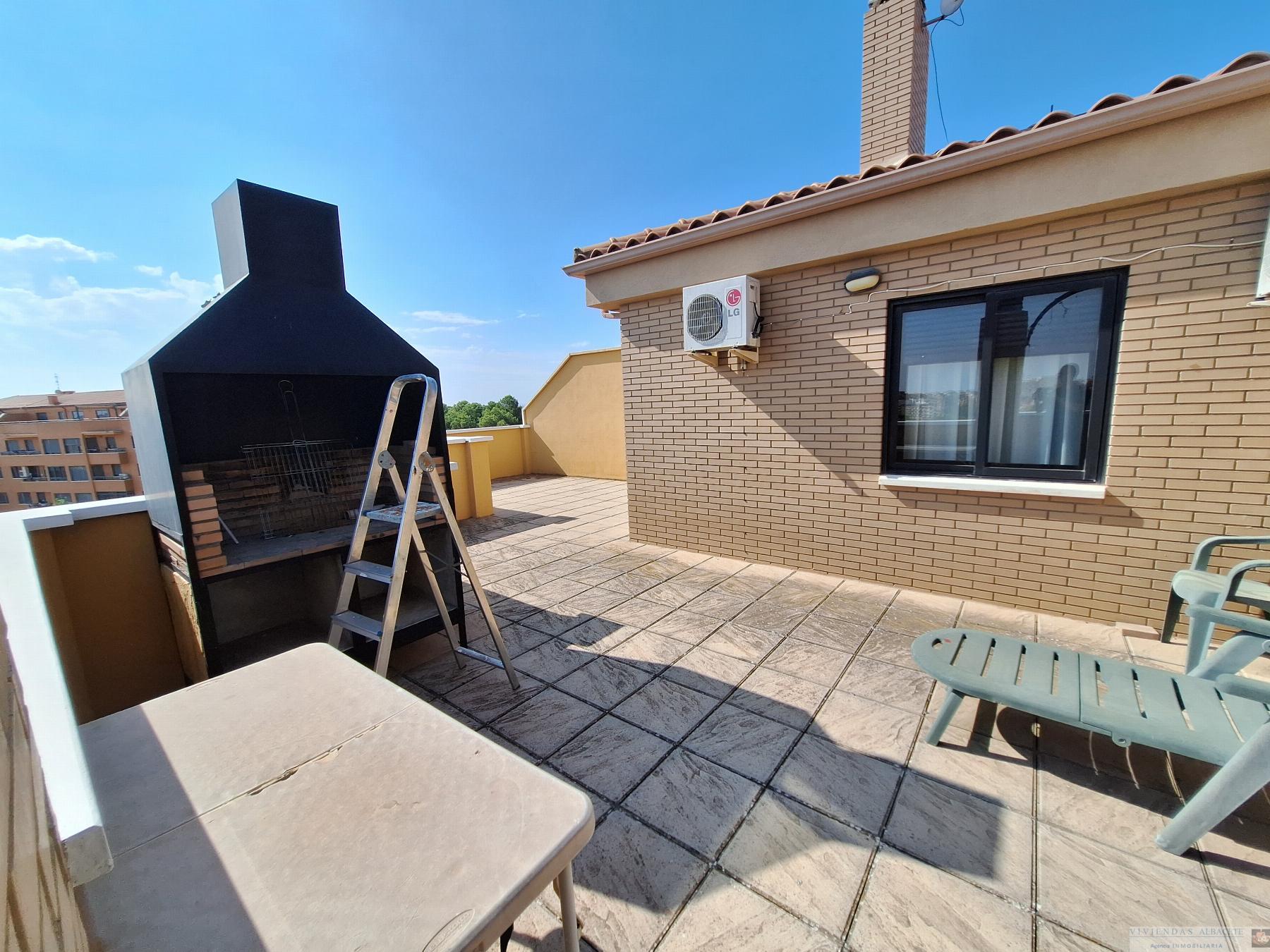 For sale of penthouse in Albacete