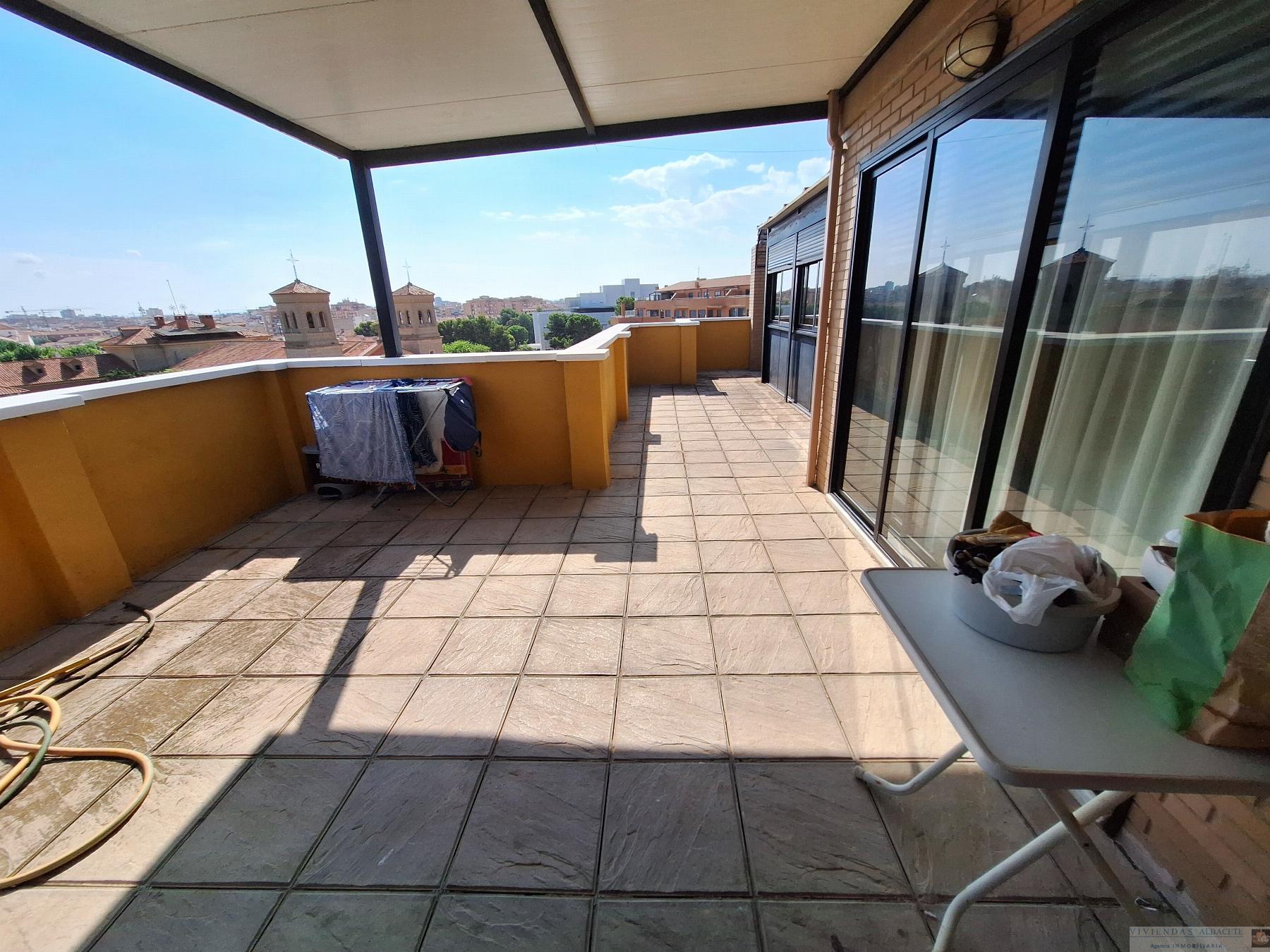 For sale of penthouse in Albacete
