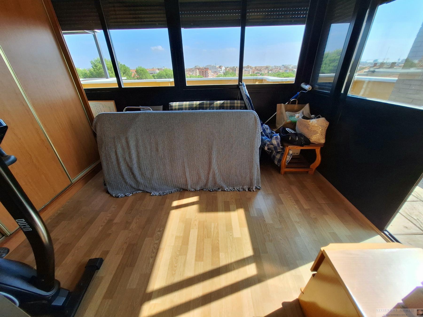 For sale of penthouse in Albacete