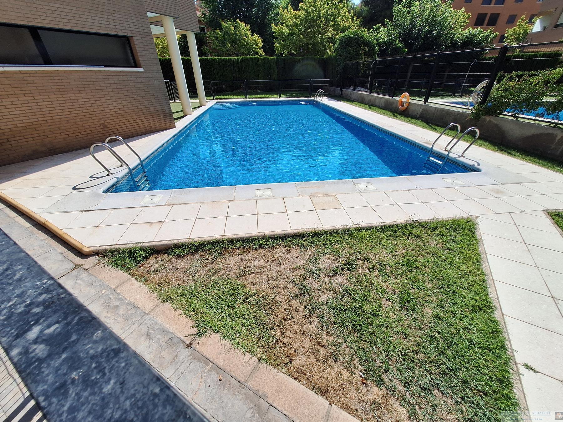 For sale of penthouse in Albacete