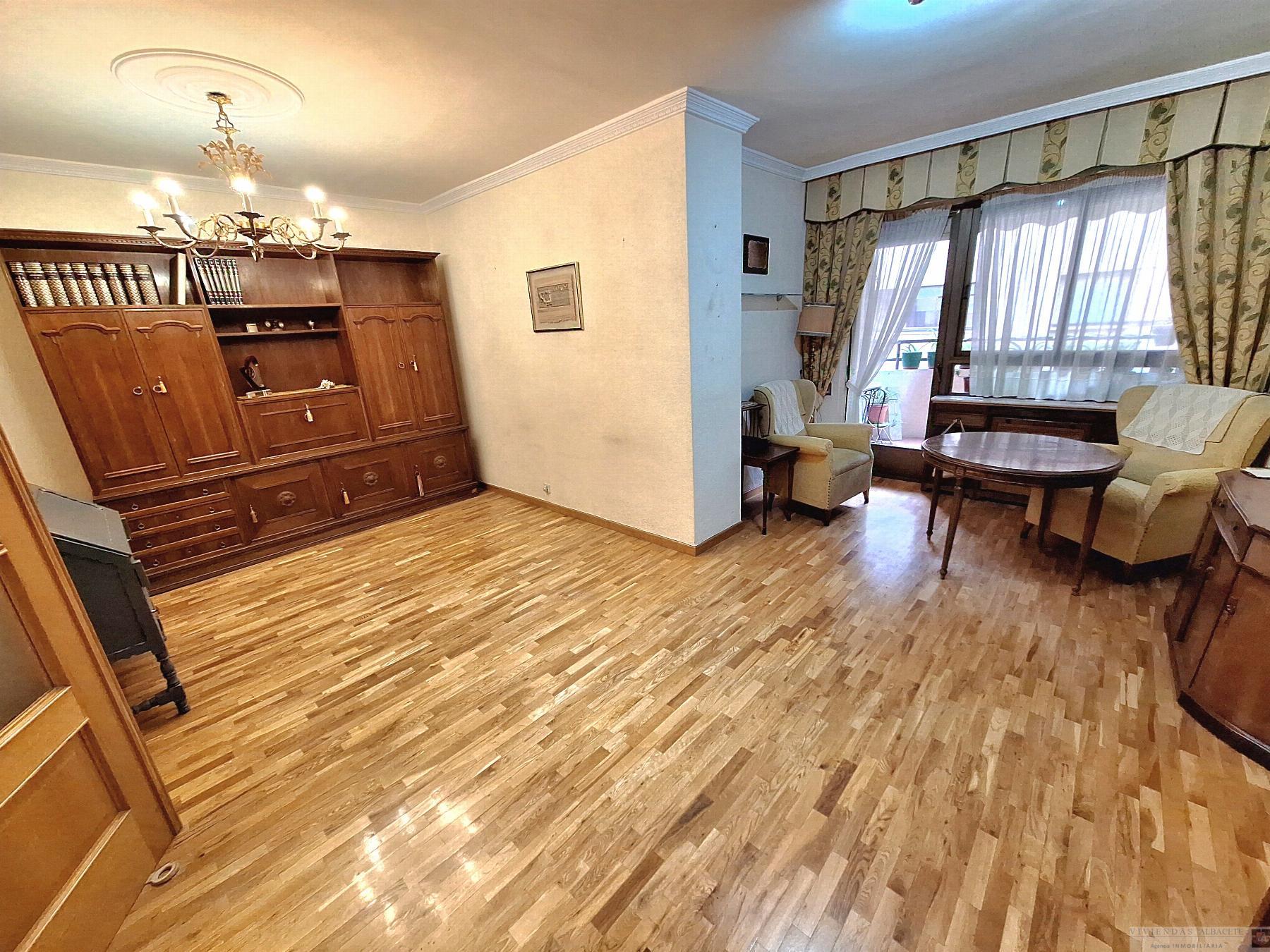 For sale of flat in Albacete