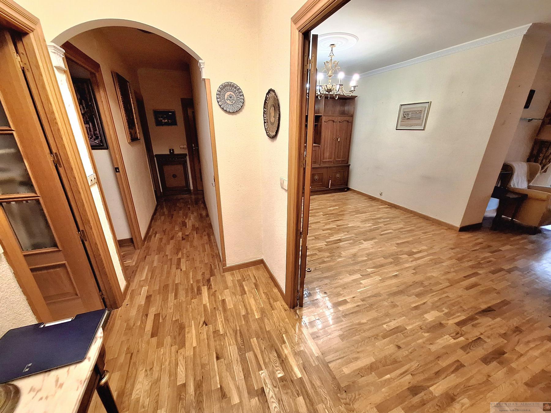 For sale of flat in Albacete