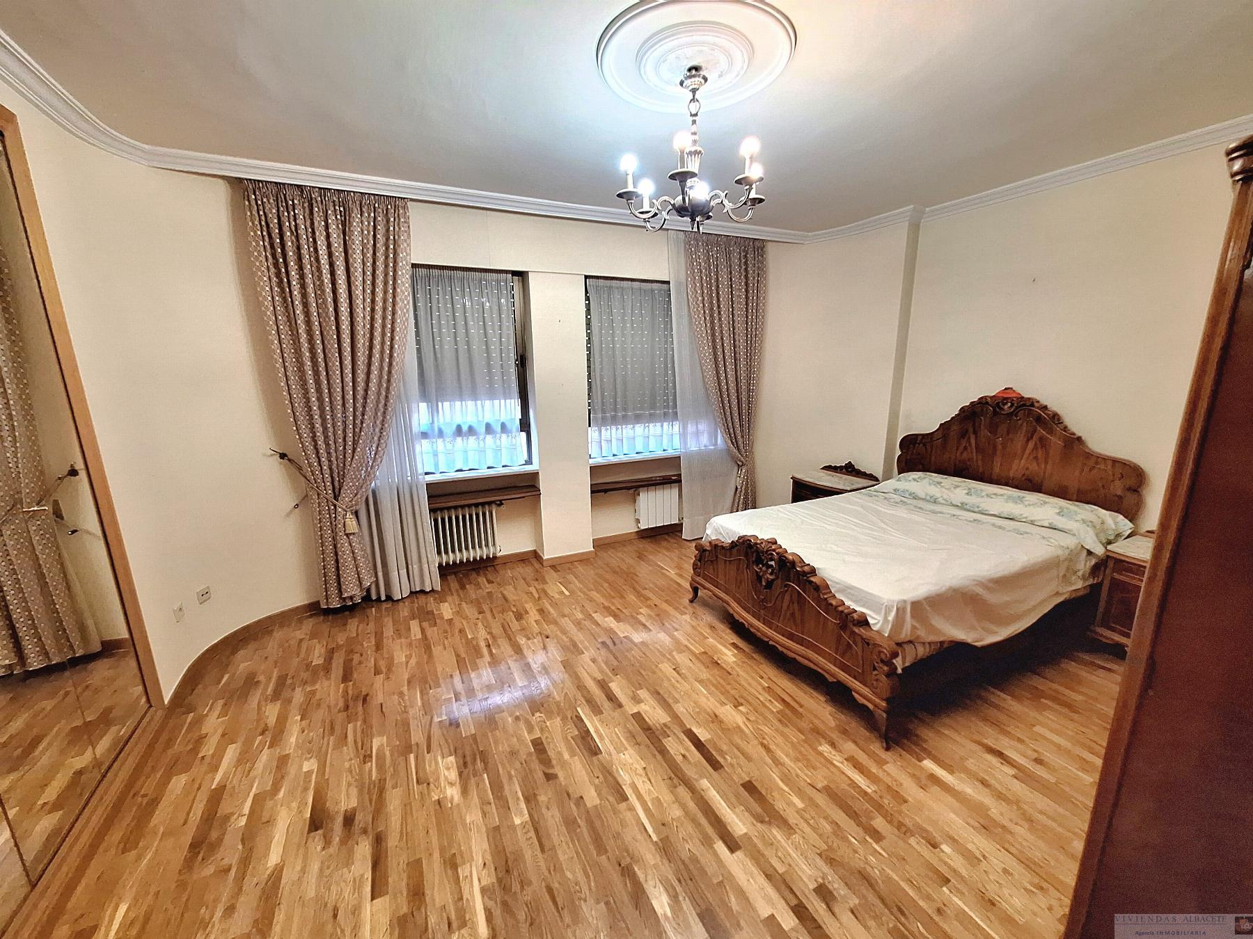 For sale of flat in Albacete