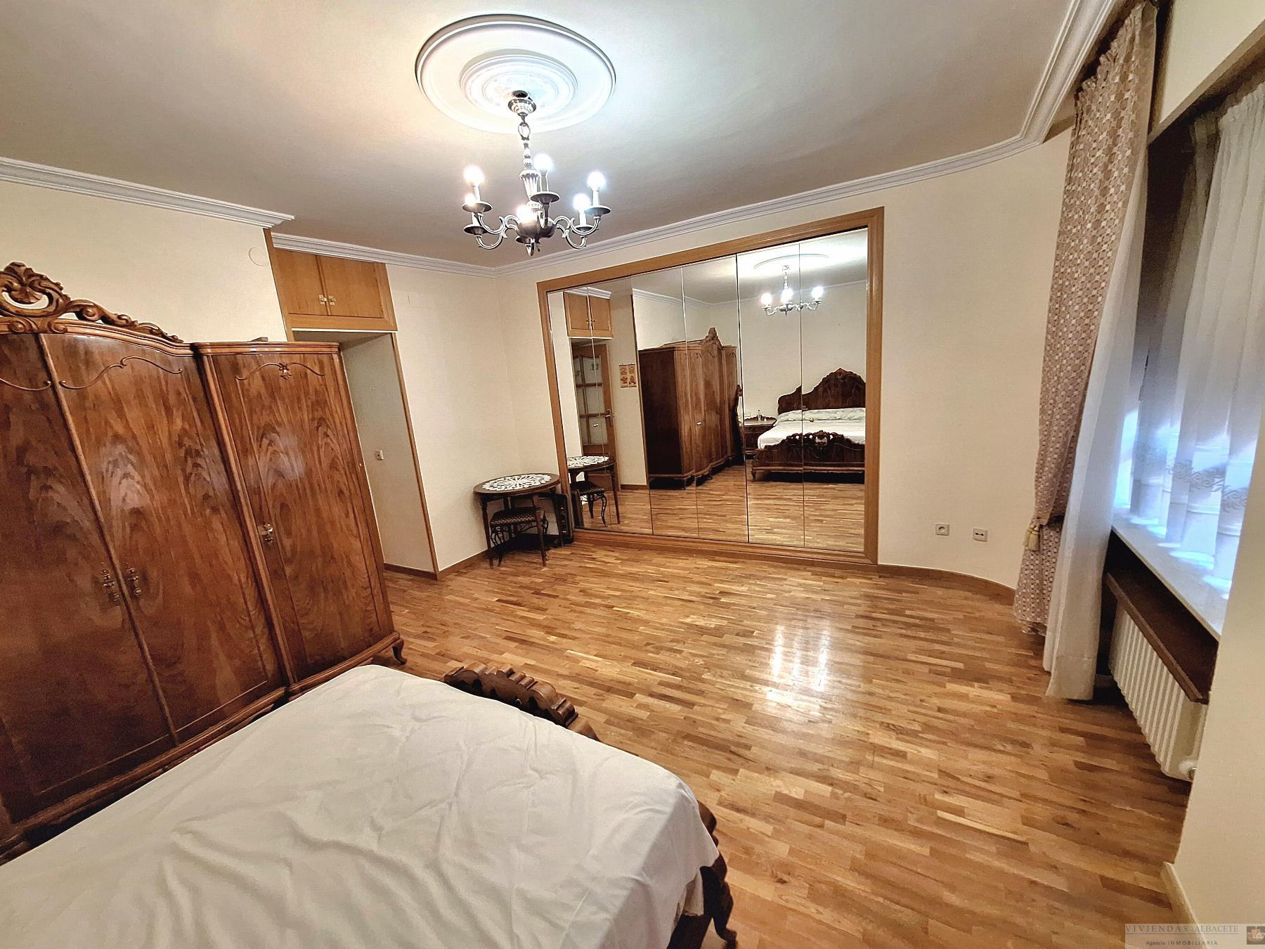 For sale of flat in Albacete