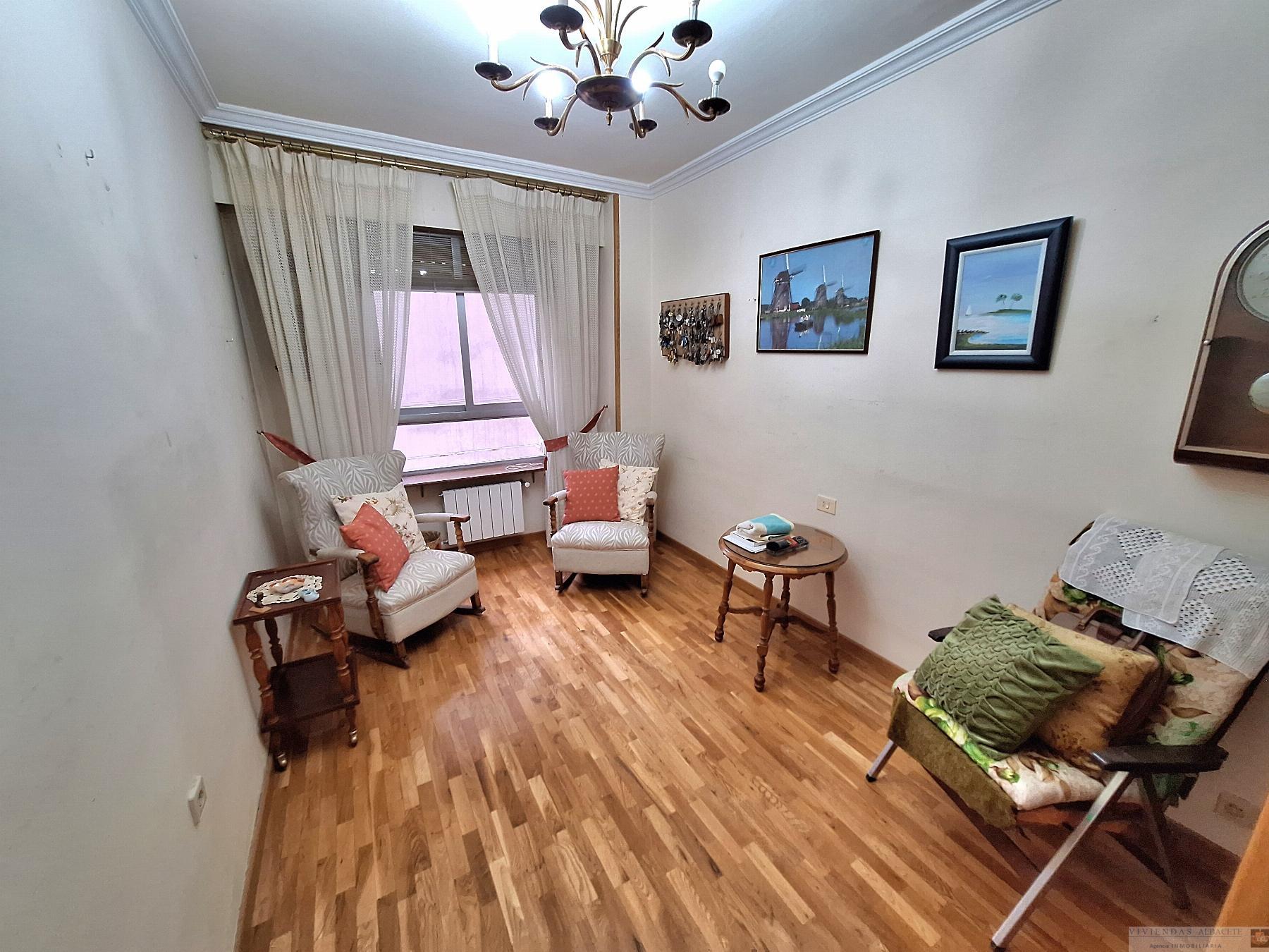 For sale of flat in Albacete