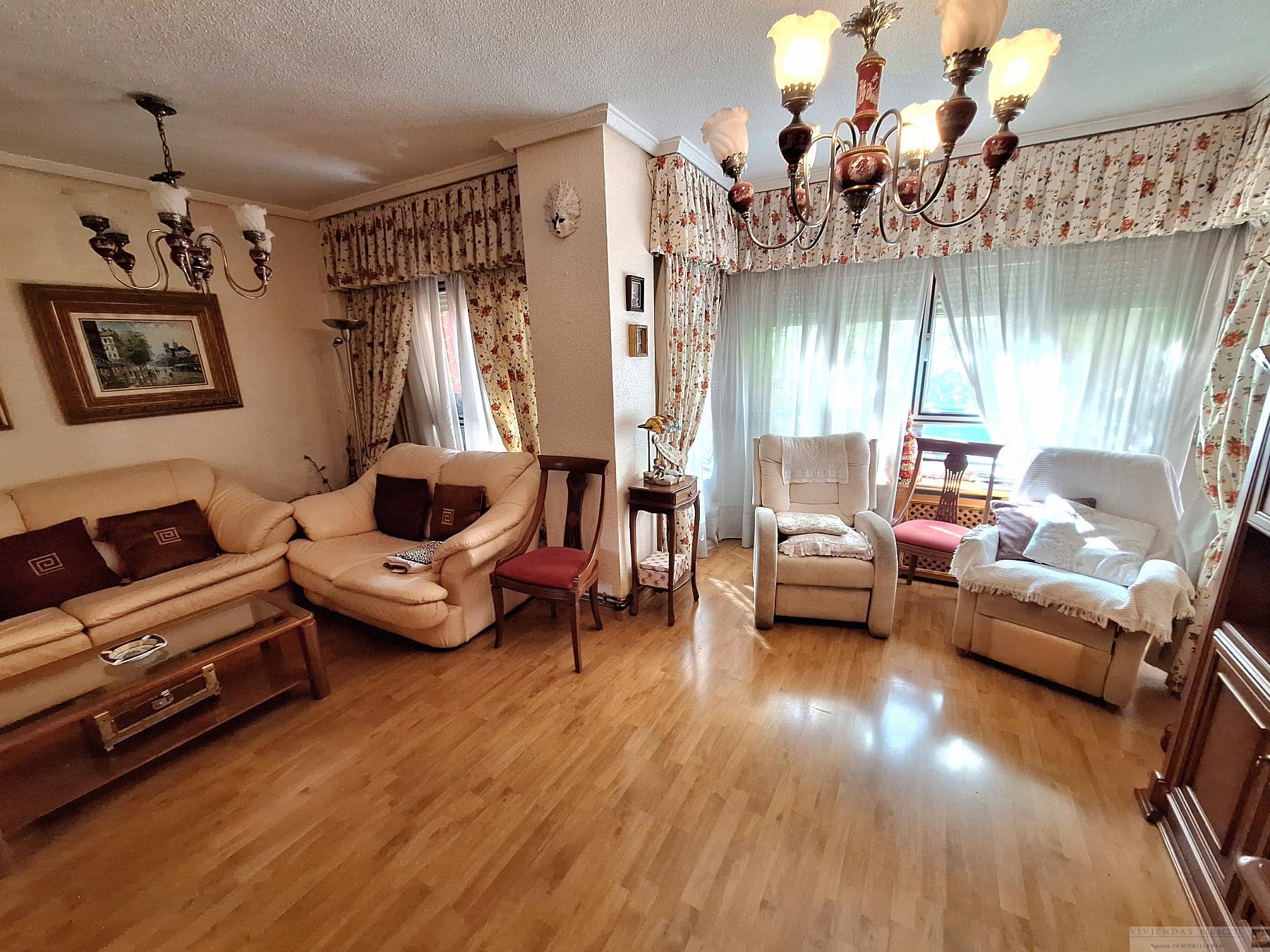 For sale of flat in Albacete