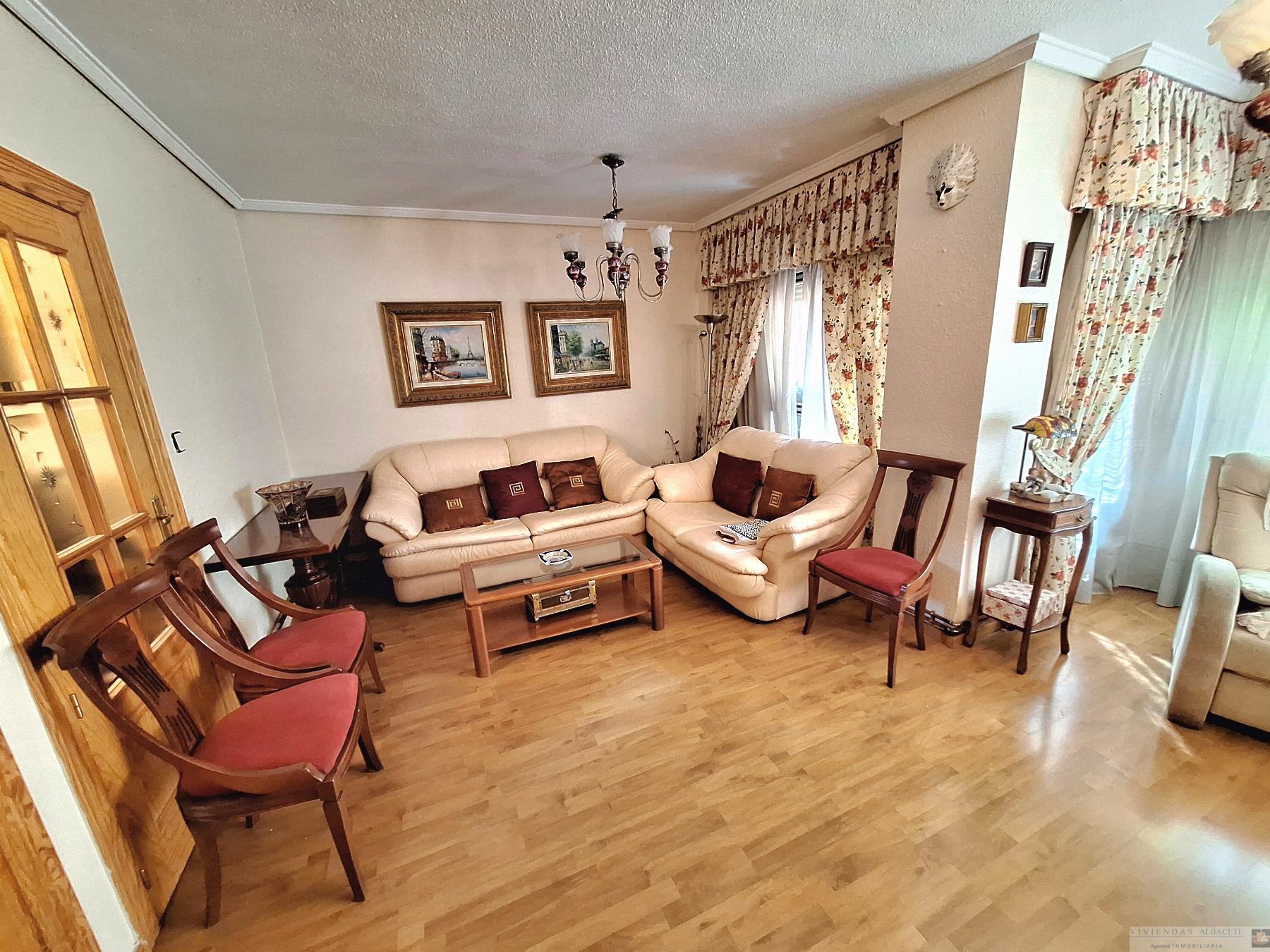 For sale of flat in Albacete