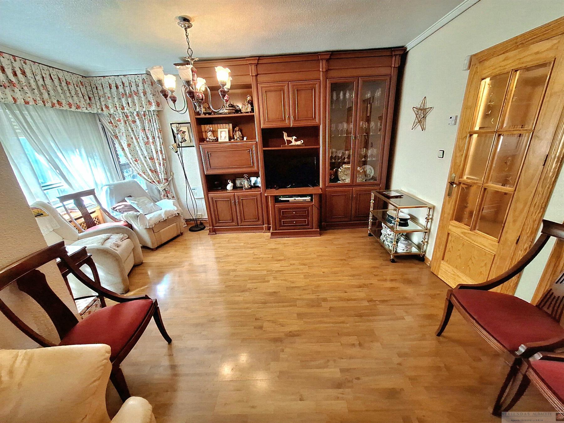For sale of flat in Albacete