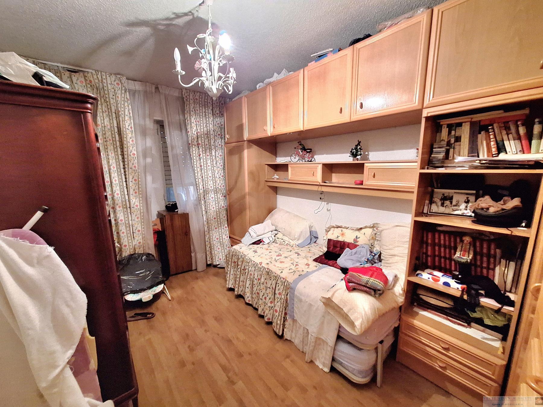 For sale of flat in Albacete