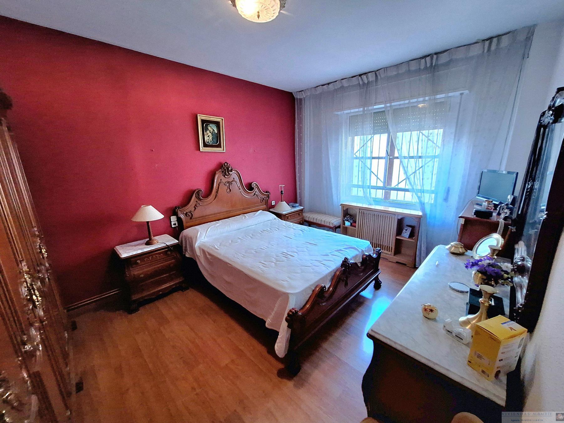 For sale of flat in Albacete