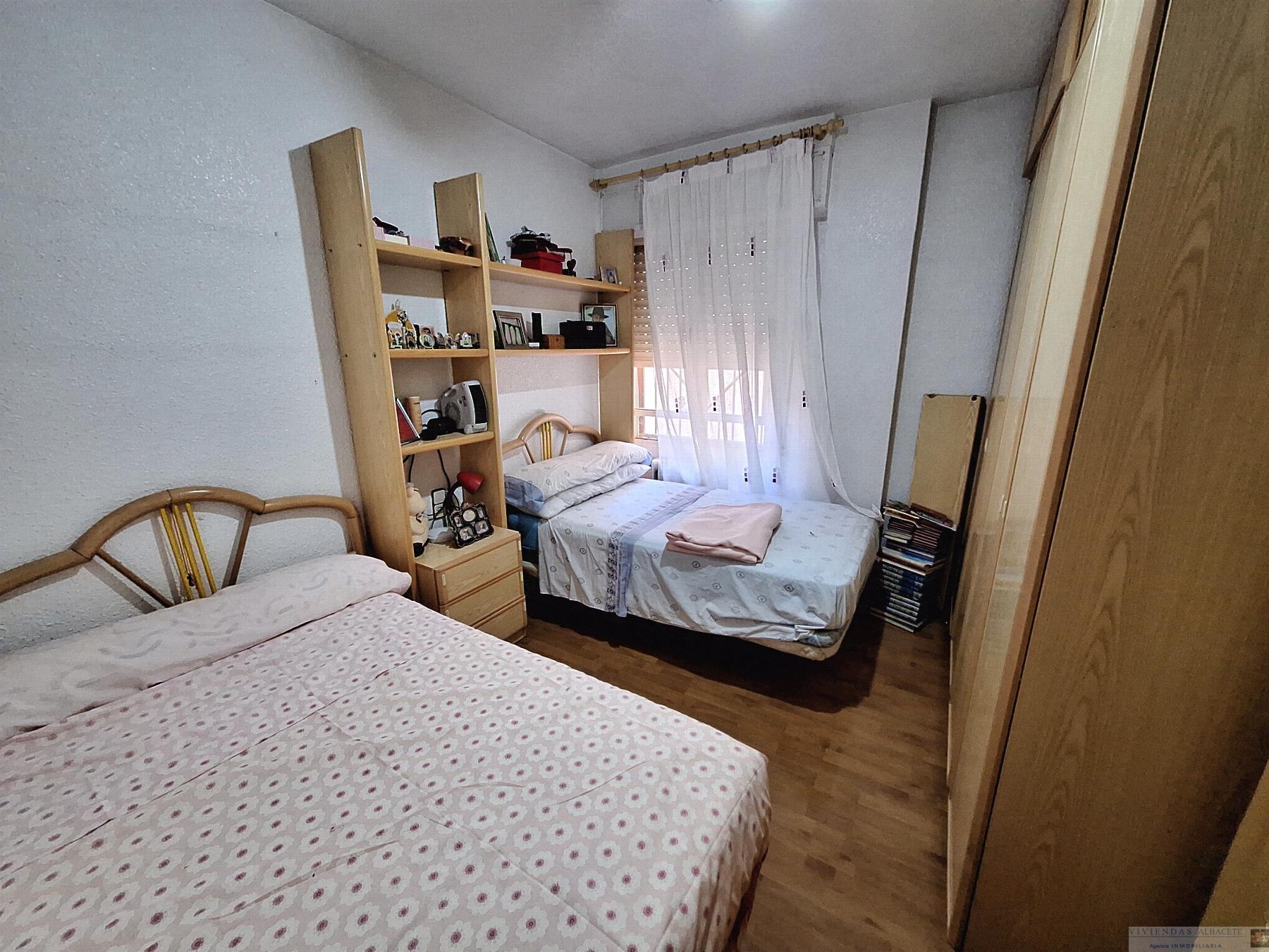 For sale of flat in Albacete