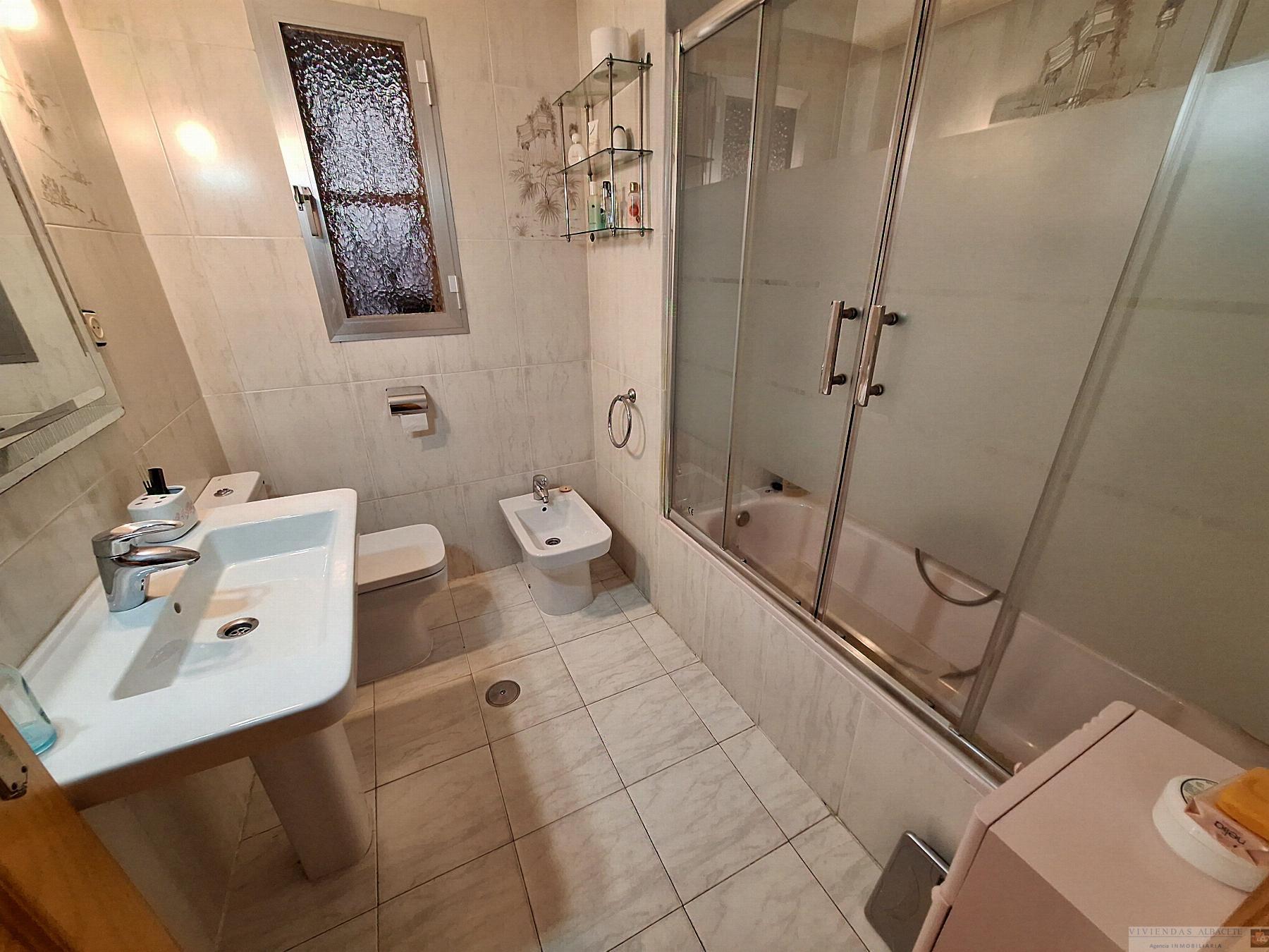 For sale of flat in Albacete