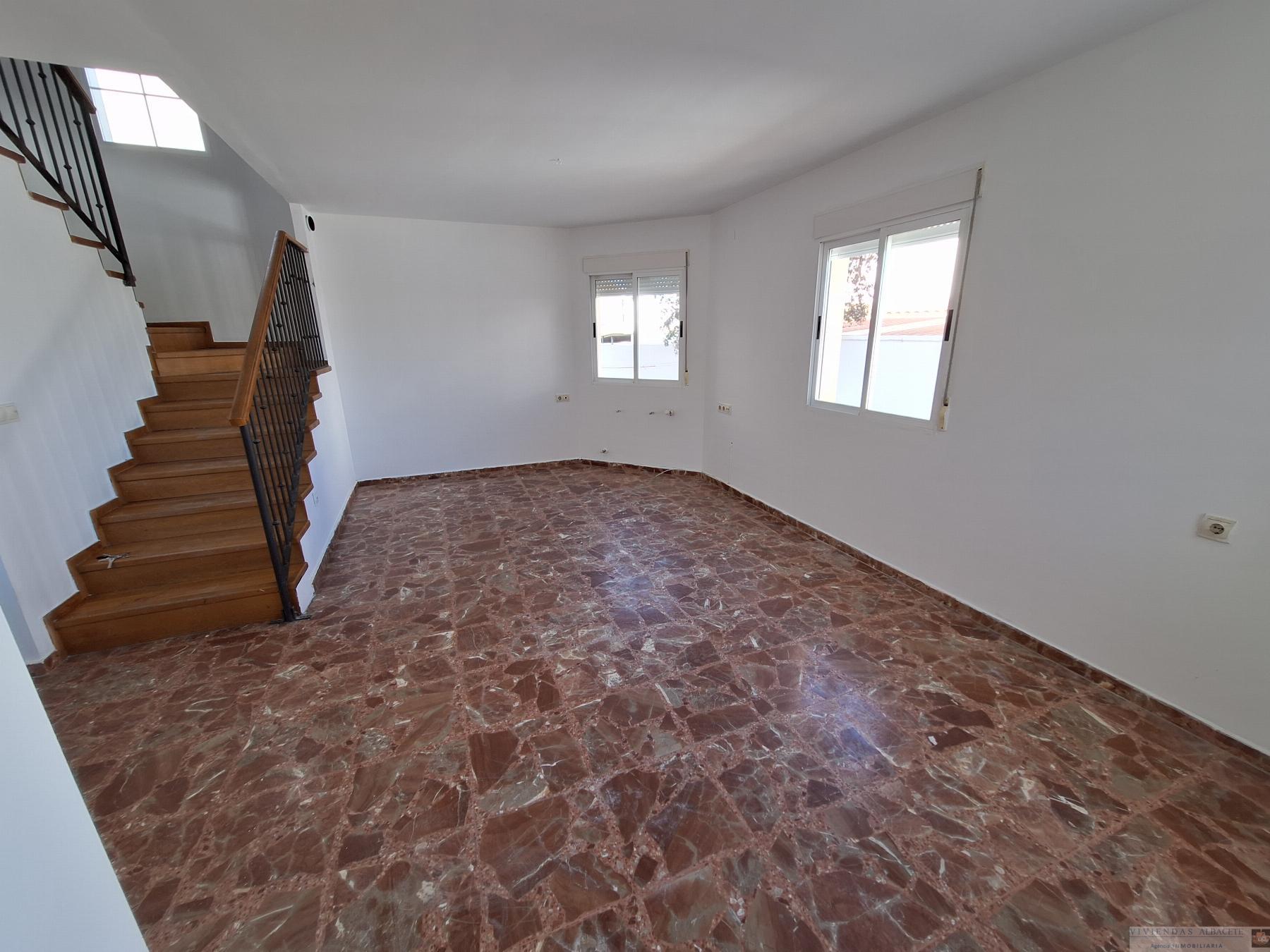 For sale of chalet in Albacete