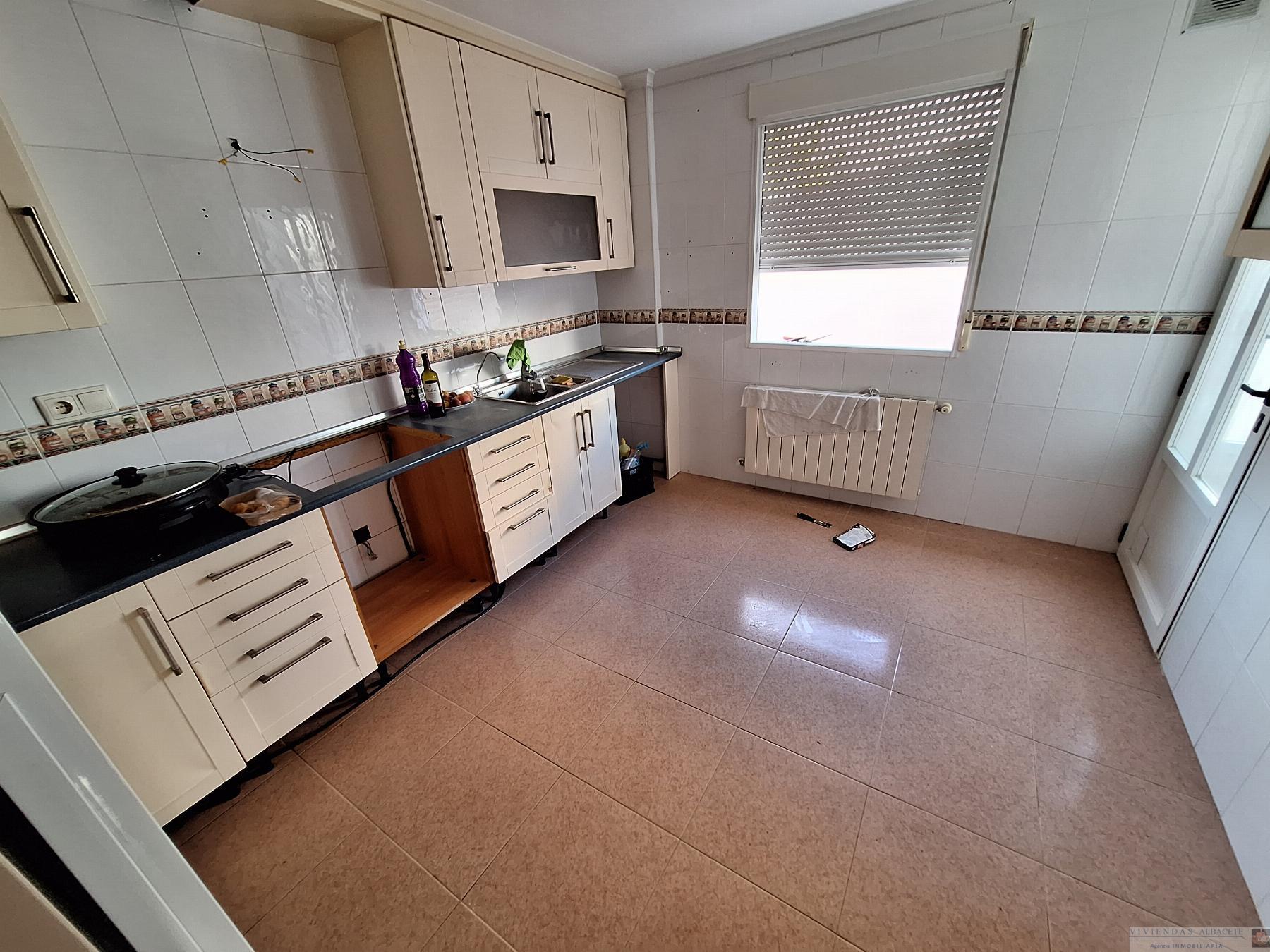 For sale of chalet in Albacete