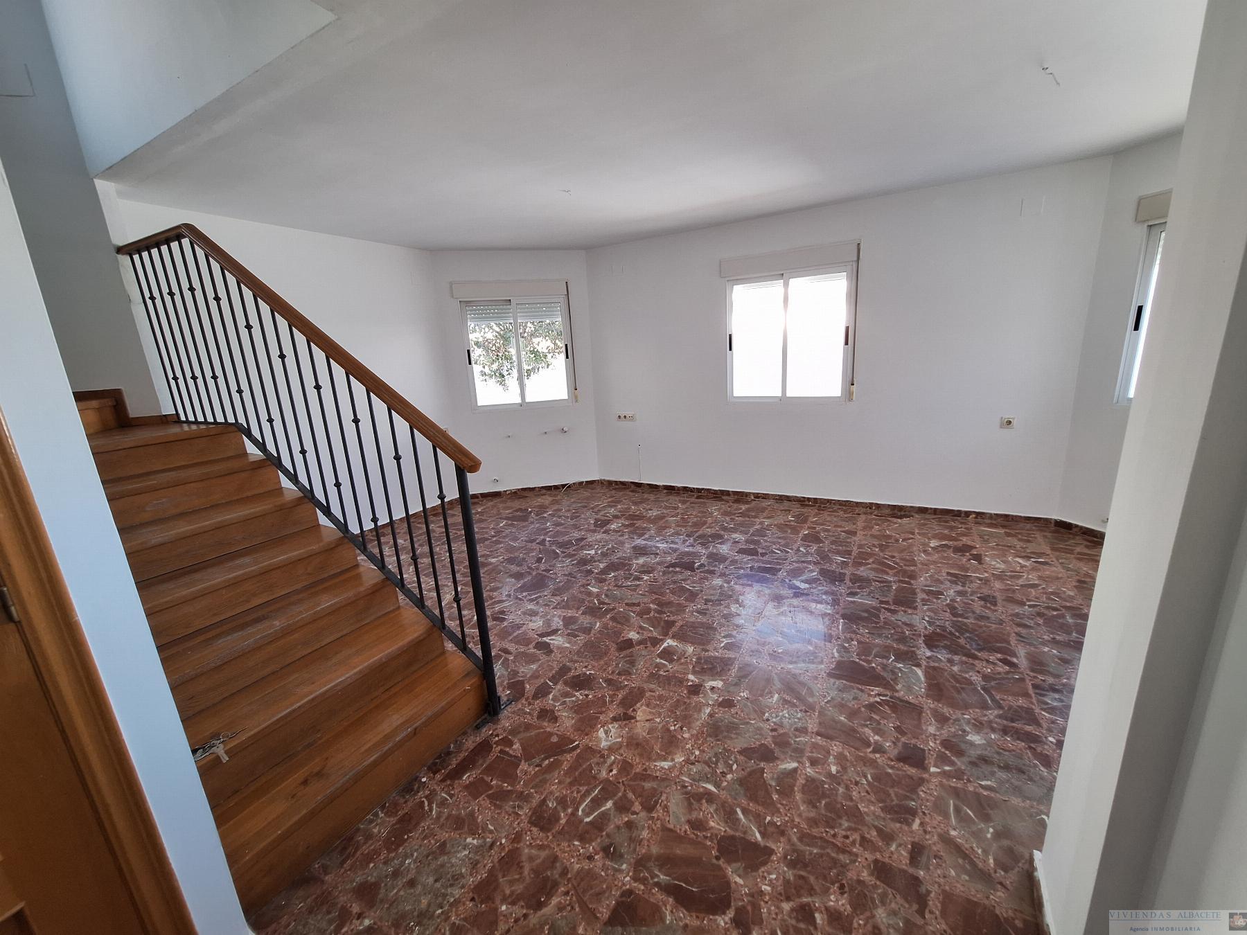 For sale of chalet in Albacete