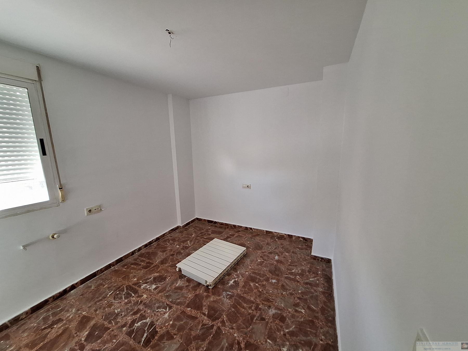 For sale of chalet in Albacete