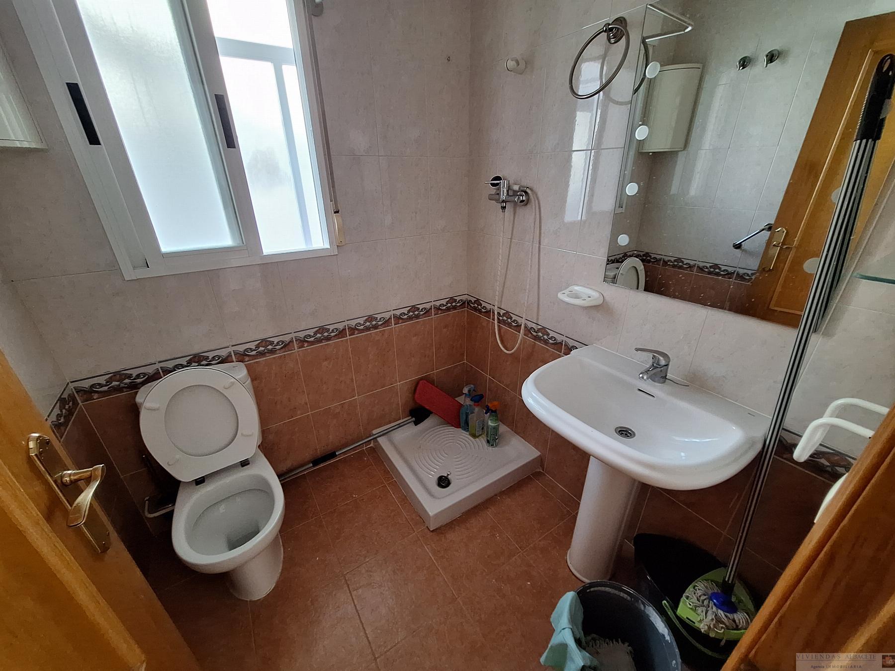For sale of chalet in Albacete