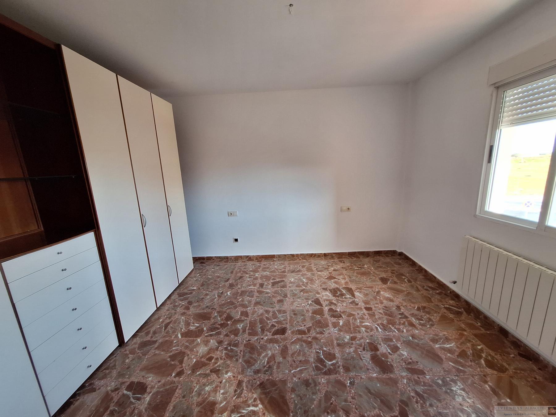 For sale of chalet in Albacete