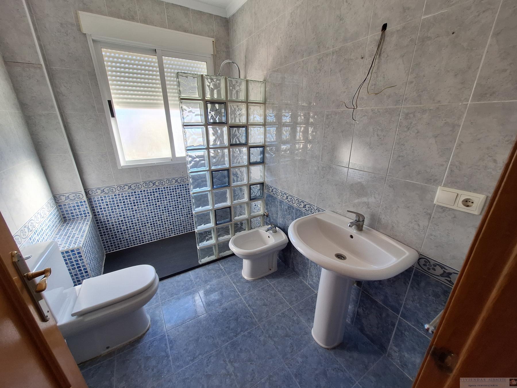 For sale of chalet in Albacete